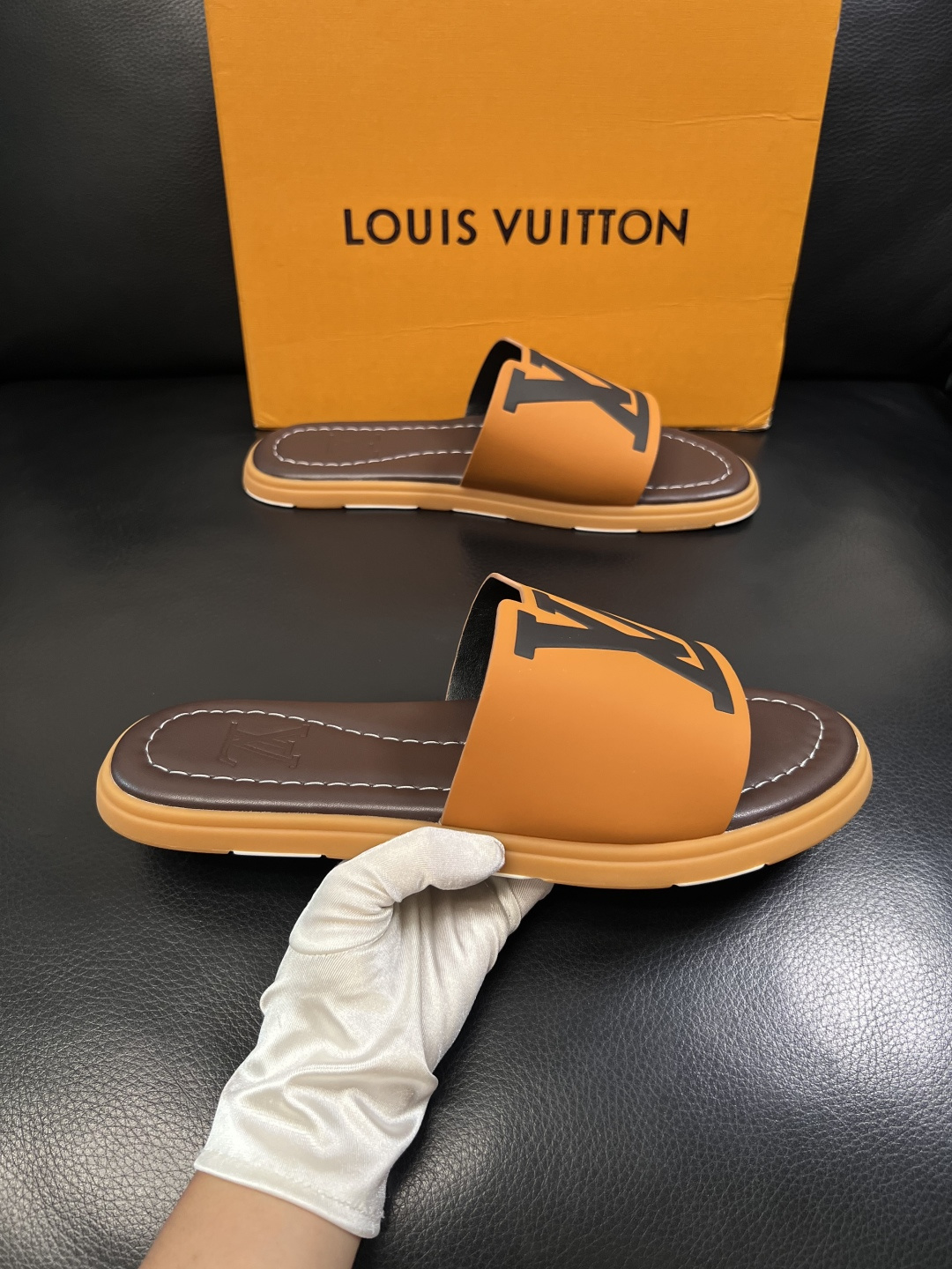 LV 一比一 男款拖鞋 經典LOGO休閒拖鞋 百搭輕奢風| 12 LV 一比一 男款拖鞋 經典LOGO休閒拖鞋 百搭輕奢風