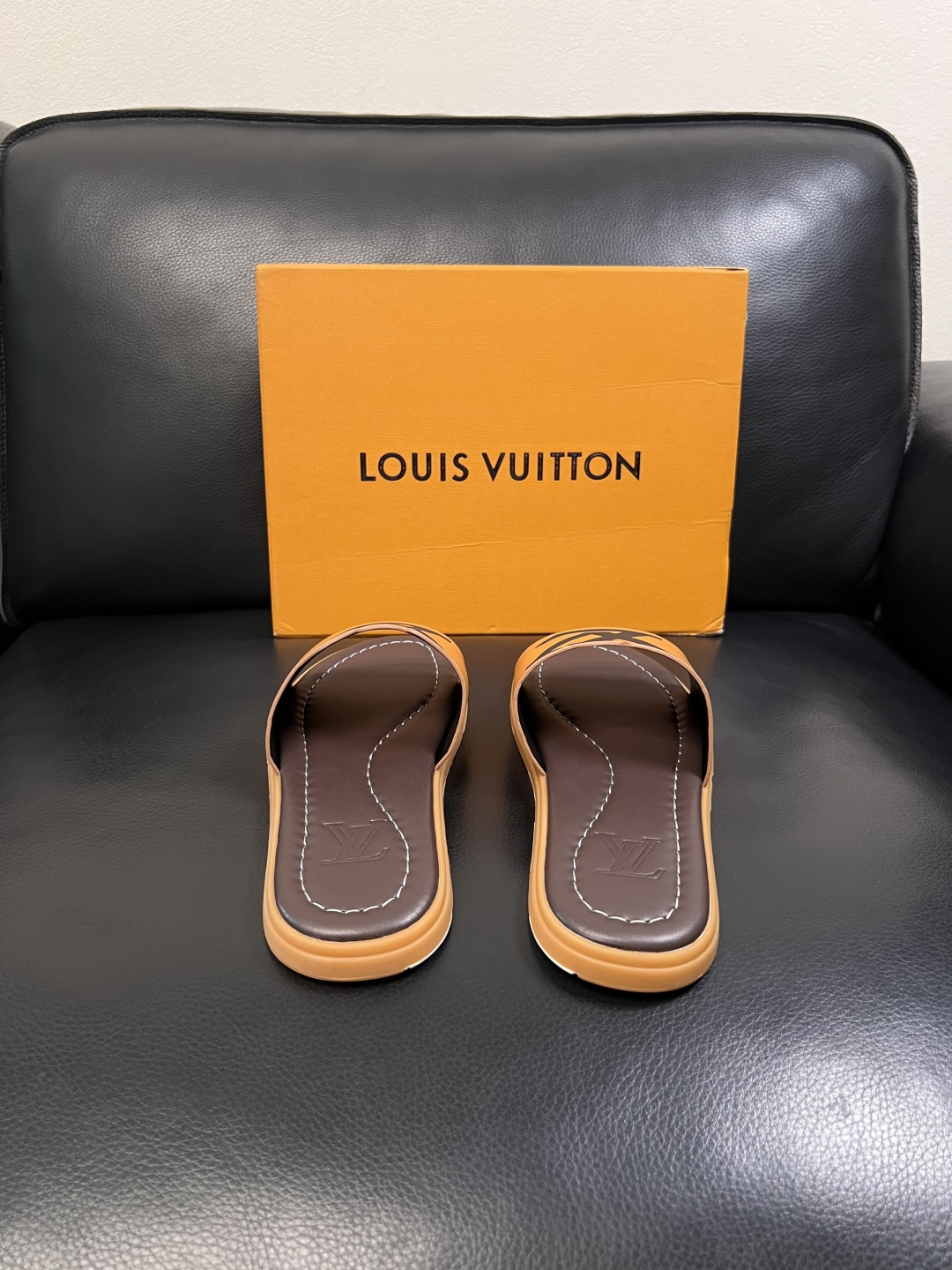 LV 一比一 男款拖鞋 經典LOGO休閒拖鞋 百搭輕奢風| 8 LV 一比一 男款拖鞋 經典LOGO休閒拖鞋 百搭輕奢風