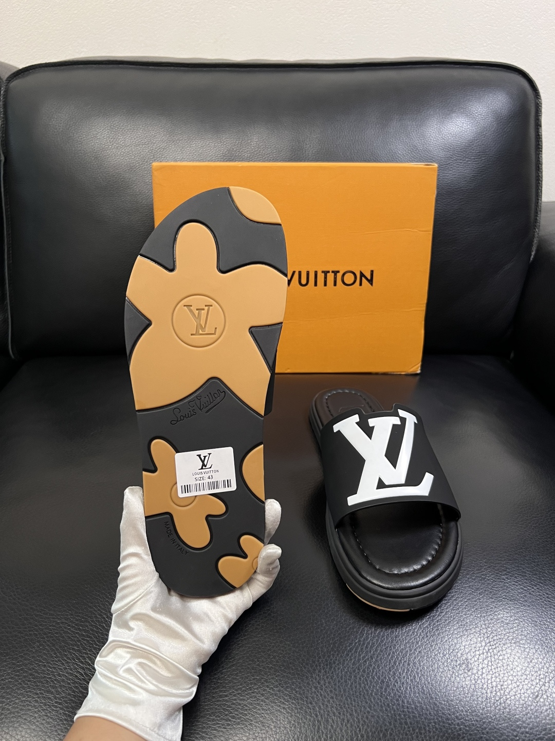 LV A貨 男款拖鞋 黑白LOGO設計 休閒百搭款| 7 LV A貨 男款拖鞋 黑白LOGO設計 休閒百搭款