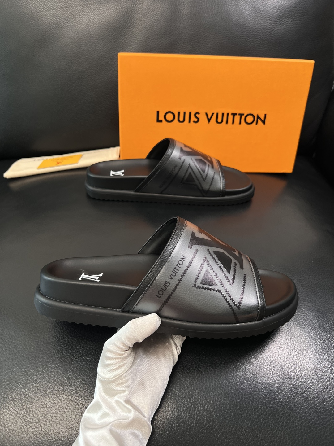 LV 原單 男款拖鞋 黑紫漸層LOGO設計 個性潮流款| 12 LV 原單 男款拖鞋 黑紫漸層LOGO設計 個性潮流款