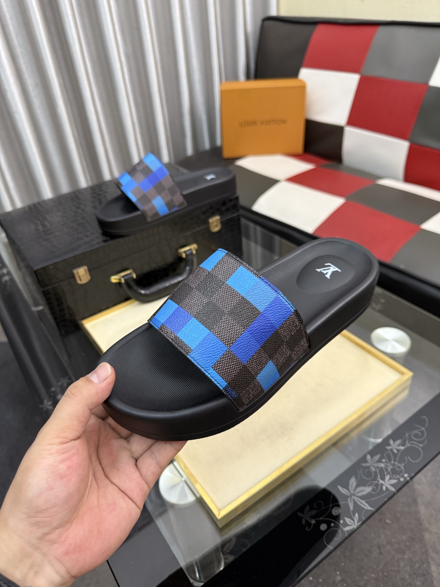 LV A貨 男款拖鞋 藍格拼接設計 時尚休閒款| 11 LV A貨 男款拖鞋 藍格拼接設計 時尚休閒款