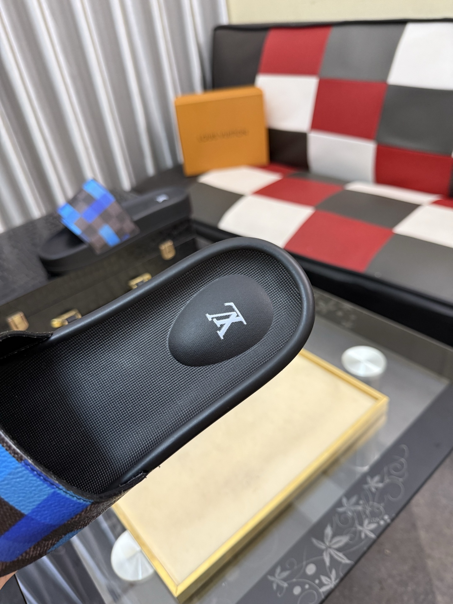 LV A貨 男款拖鞋 藍格拼接設計 時尚休閒款| 8 LV A貨 男款拖鞋 藍格拼接設計 時尚休閒款