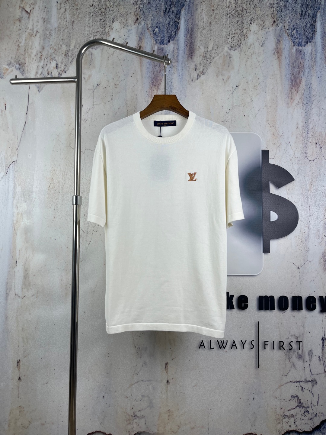 LV 高仿 男款 素面刺繡Logo短袖T恤 簡約百搭款| 3 LV 高仿 男款 素面刺繡Logo短袖T恤 簡約百搭款