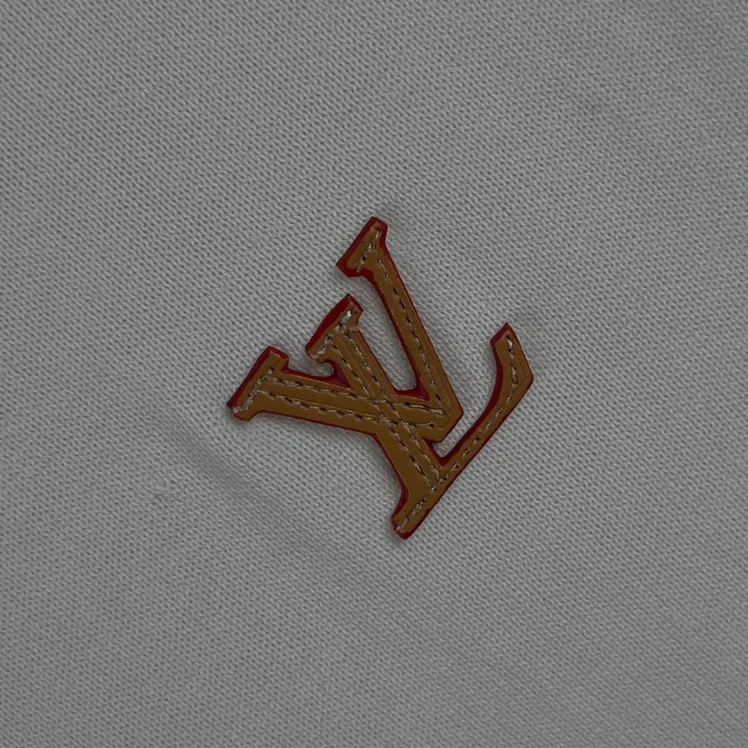 LV 高仿 男款 素面刺繡Logo短袖T恤 簡約百搭款| 10 LV 高仿 男款 素面刺繡Logo短袖T恤 簡約百搭款
