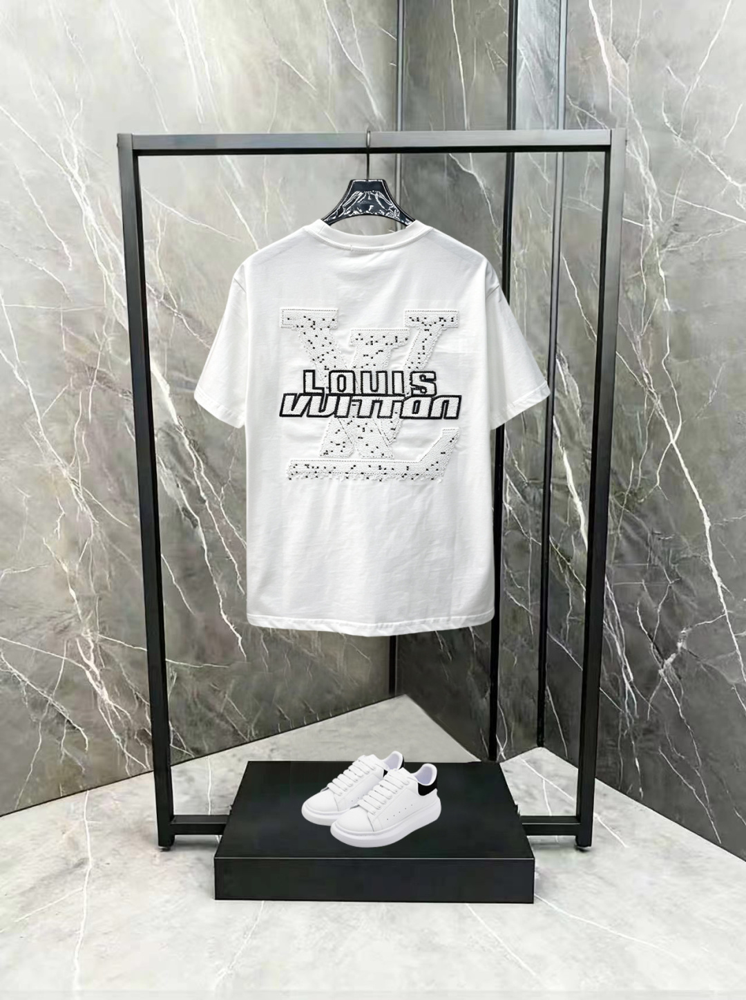 LV 高仿 男款 壓紋Logo短袖T恤 高級簡約風| 14 LV 高仿 男款 壓紋Logo短袖T恤 高級簡約風