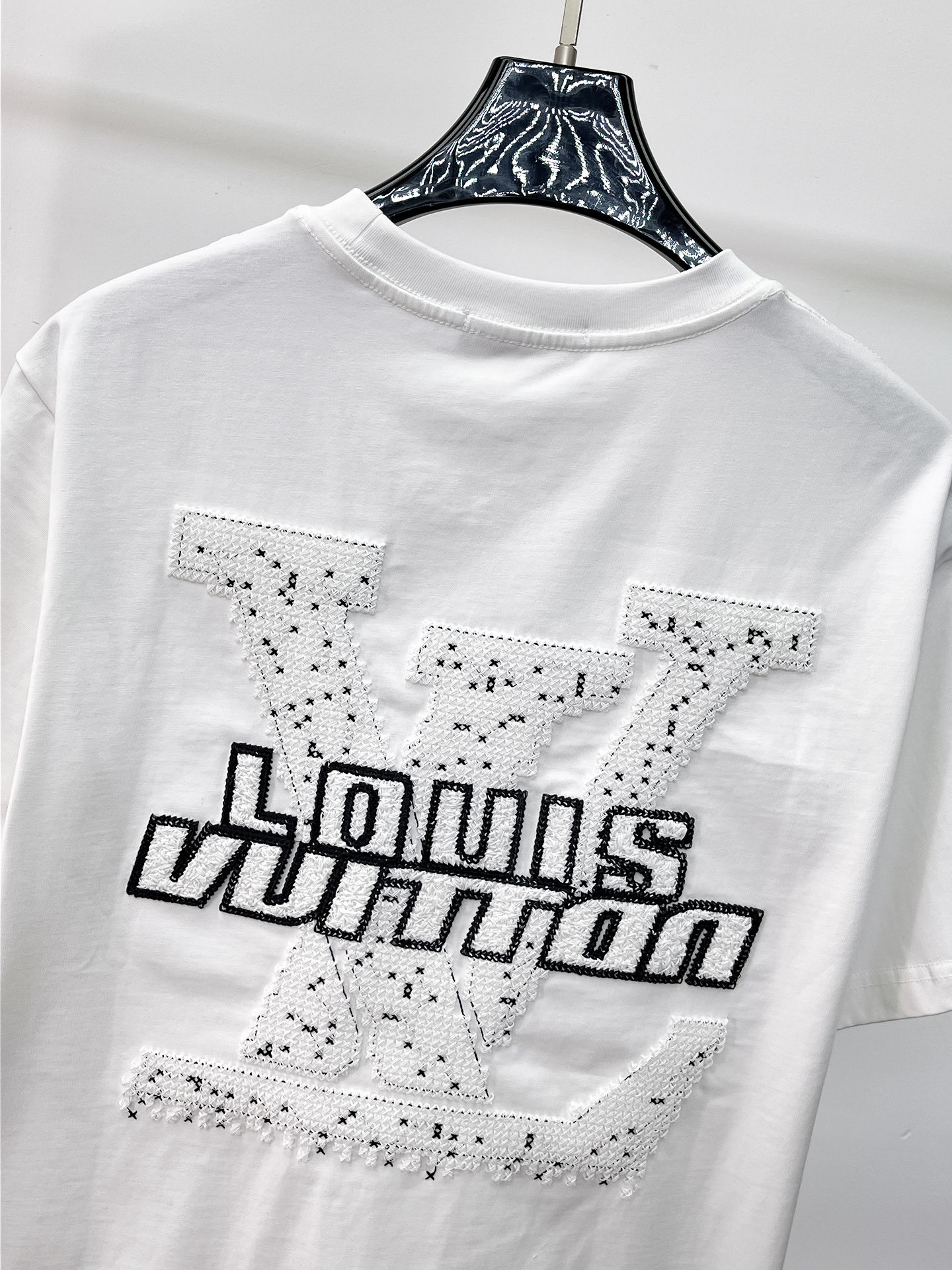 LV 高仿 男款 壓紋Logo短袖T恤 高級簡約風| 12 LV 高仿 男款 壓紋Logo短袖T恤 高級簡約風