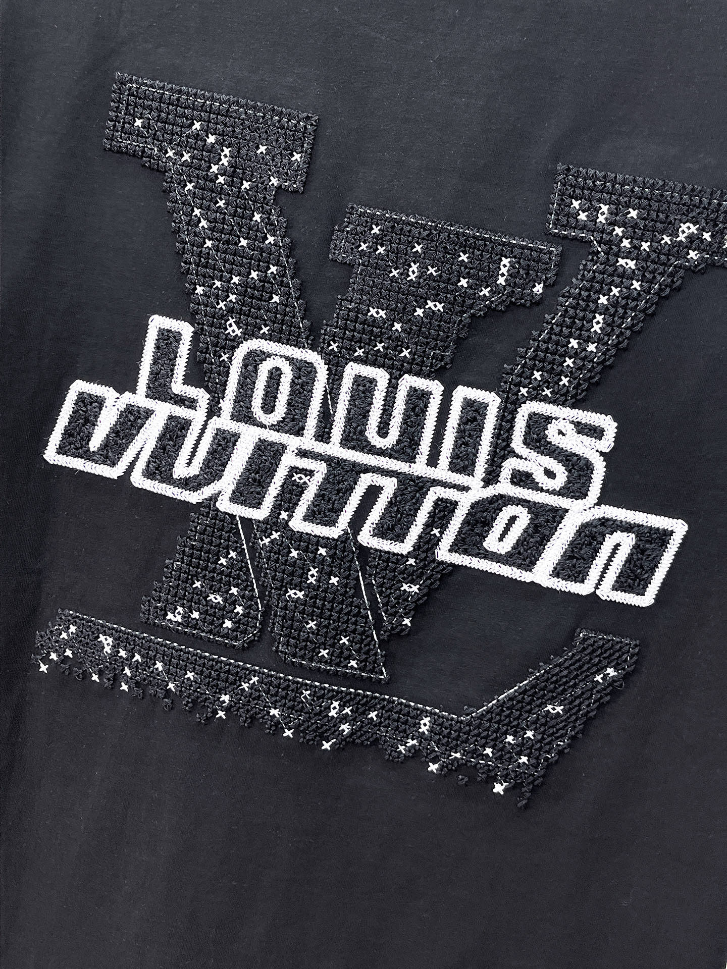 LV A貨 男款 壓紋Logo短袖T恤 百搭街頭風| 11 LV A貨 男款 壓紋Logo短袖T恤 百搭街頭風