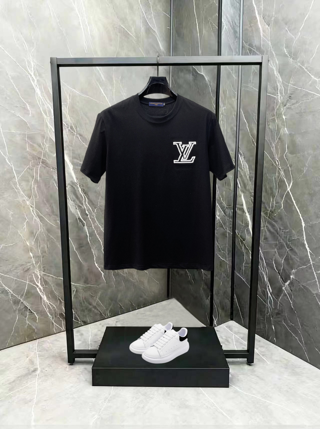 LV A貨 男款 描邊Logo短袖T恤 極簡潮流風