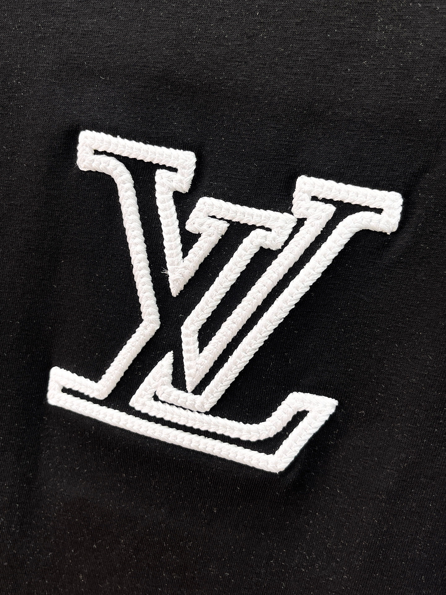 LV A貨 男款 描邊Logo短袖T恤 極簡潮流風| 15 LV A貨 男款 描邊Logo短袖T恤 極簡潮流風