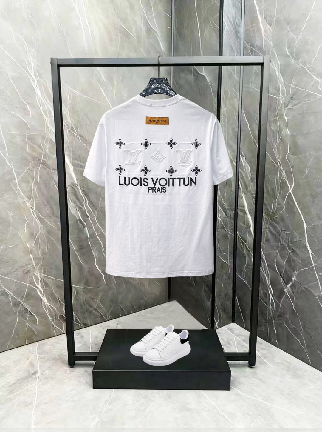 LV 一比一 男款 描邊Logo短袖T恤 簡約百搭風