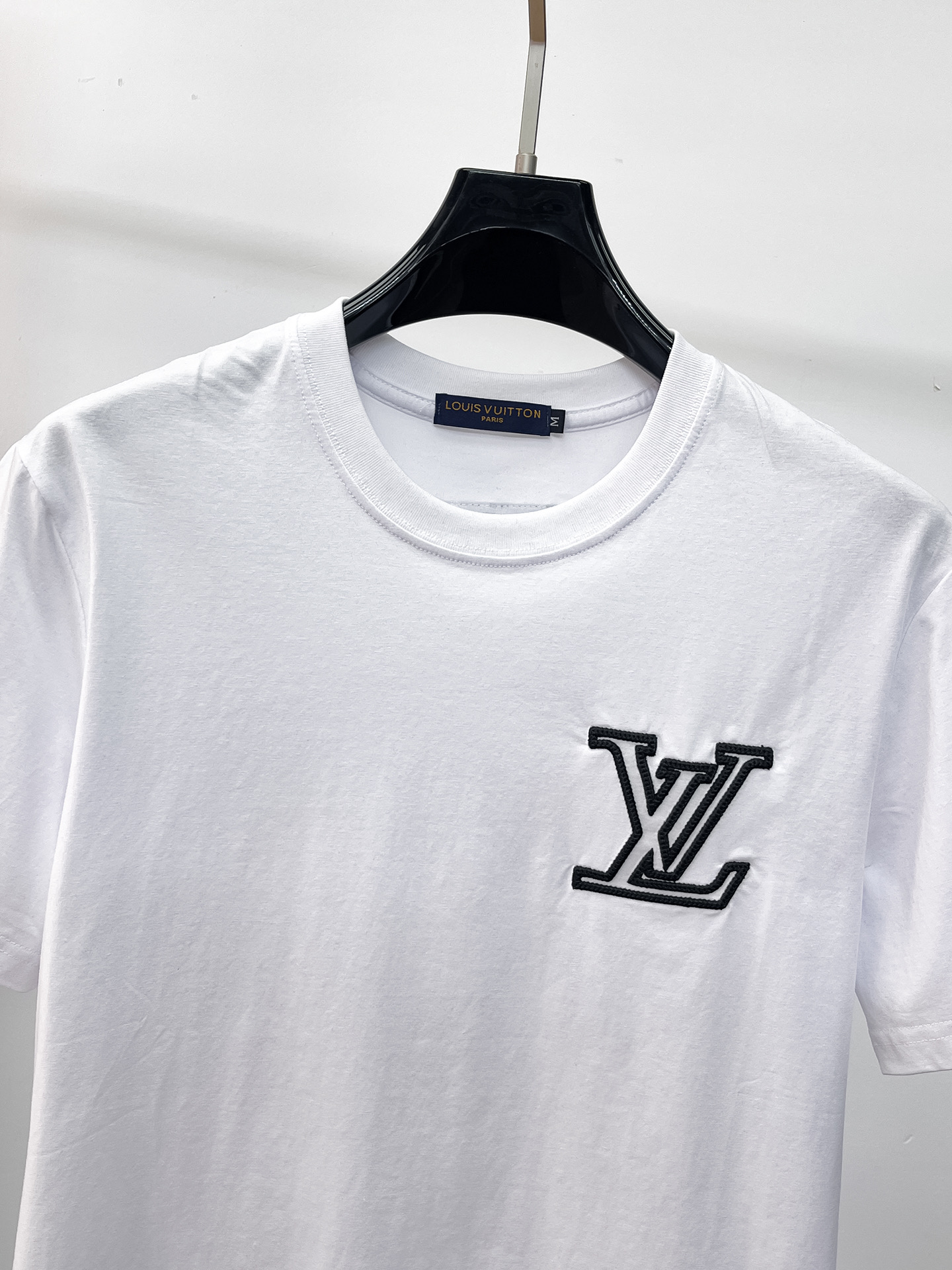 LV 一比一 男款 描邊Logo短袖T恤 簡約百搭風