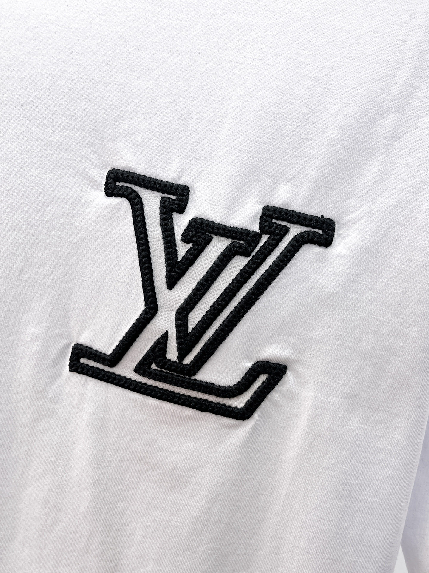 LV 一比一 男款 描邊Logo短袖T恤 簡約百搭風