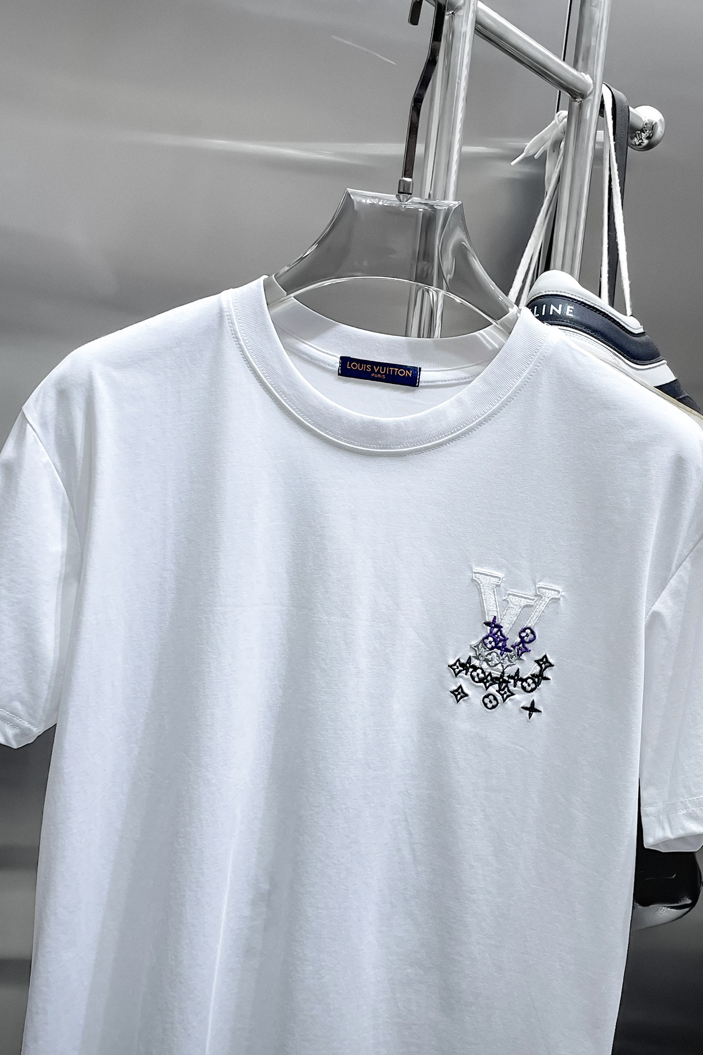 LV 高仿 男款 花簇Logo短袖T恤 清爽百搭風| 13 LV 高仿 男款 花簇Logo短袖T恤 清爽百搭風