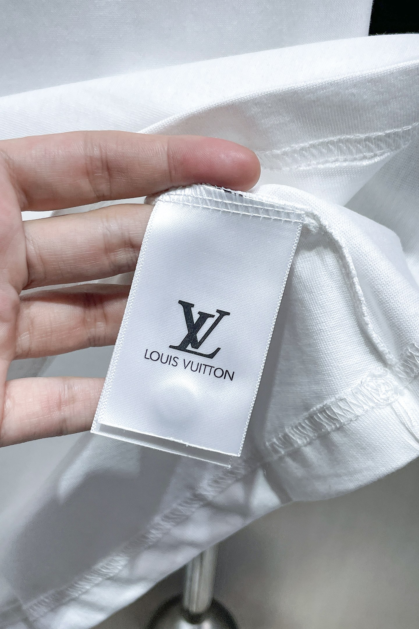 LV 一比一 男款 字母刺繡短袖T恤 輕奢簡約風