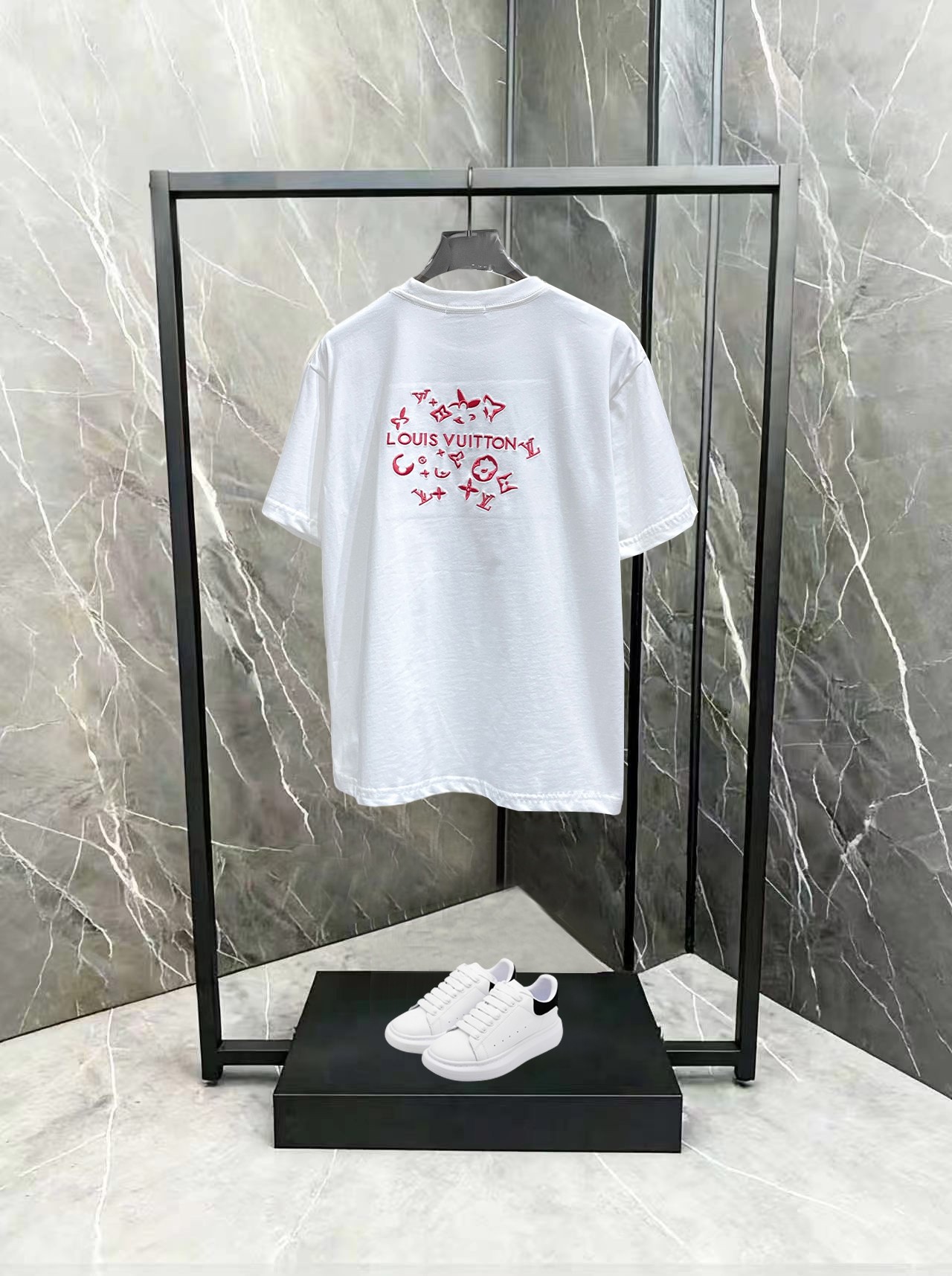 LV 一比一 男款 字母刺繡短袖T恤 輕奢簡約風