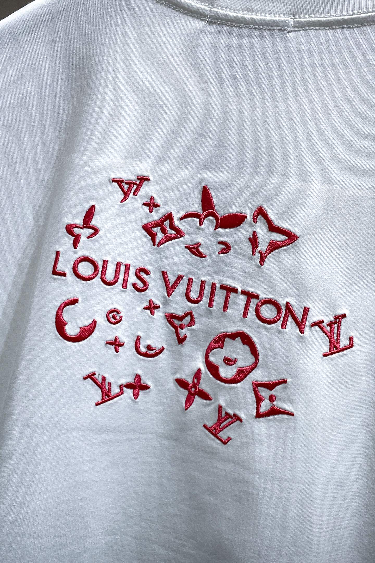 LV 一比一 男款 字母刺繡短袖T恤 輕奢簡約風