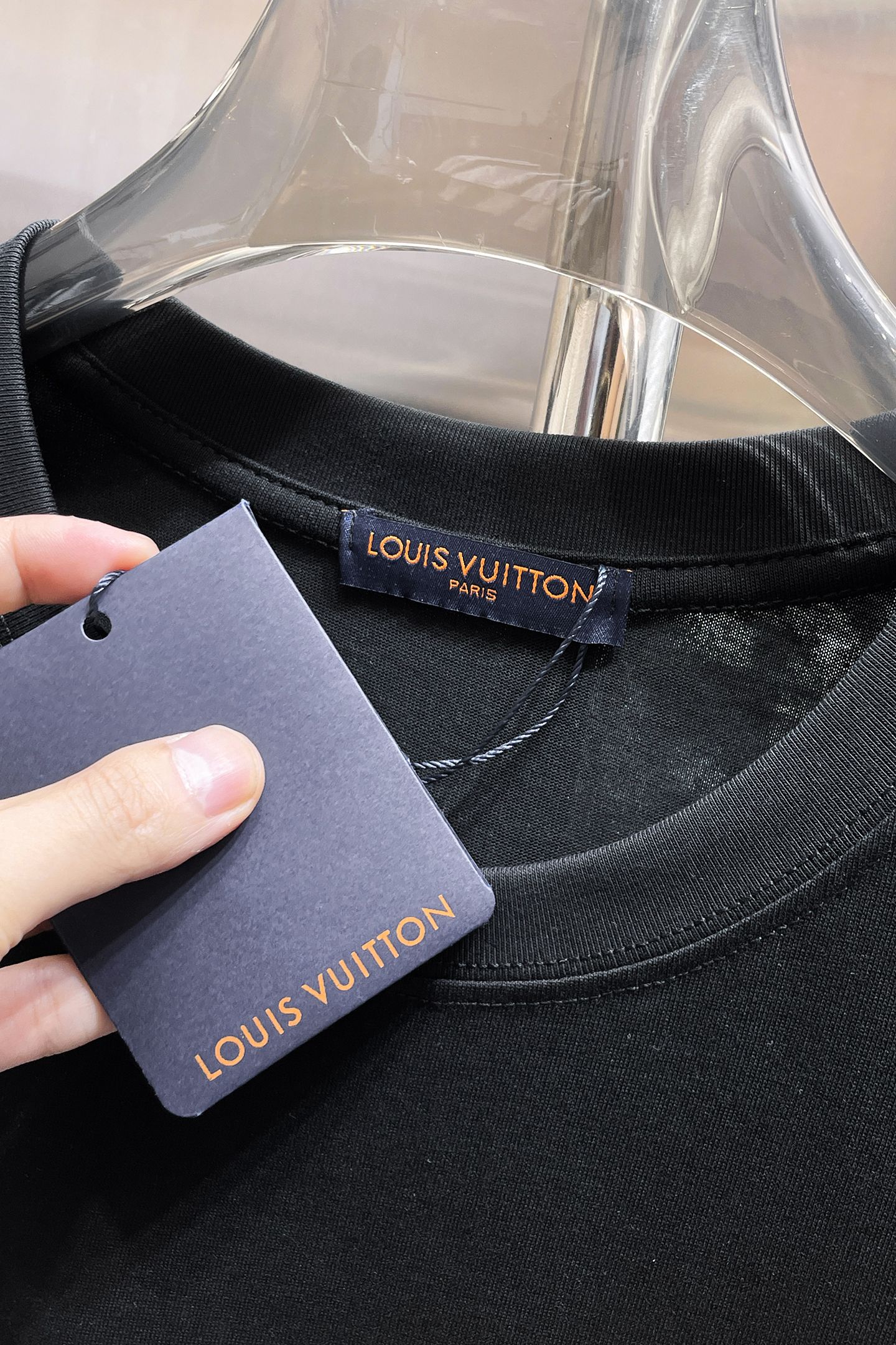 LV A貨 男款 字母刺繡短袖T恤 極簡百搭款| 16 LV A貨 男款 字母刺繡短袖T恤 極簡百搭款