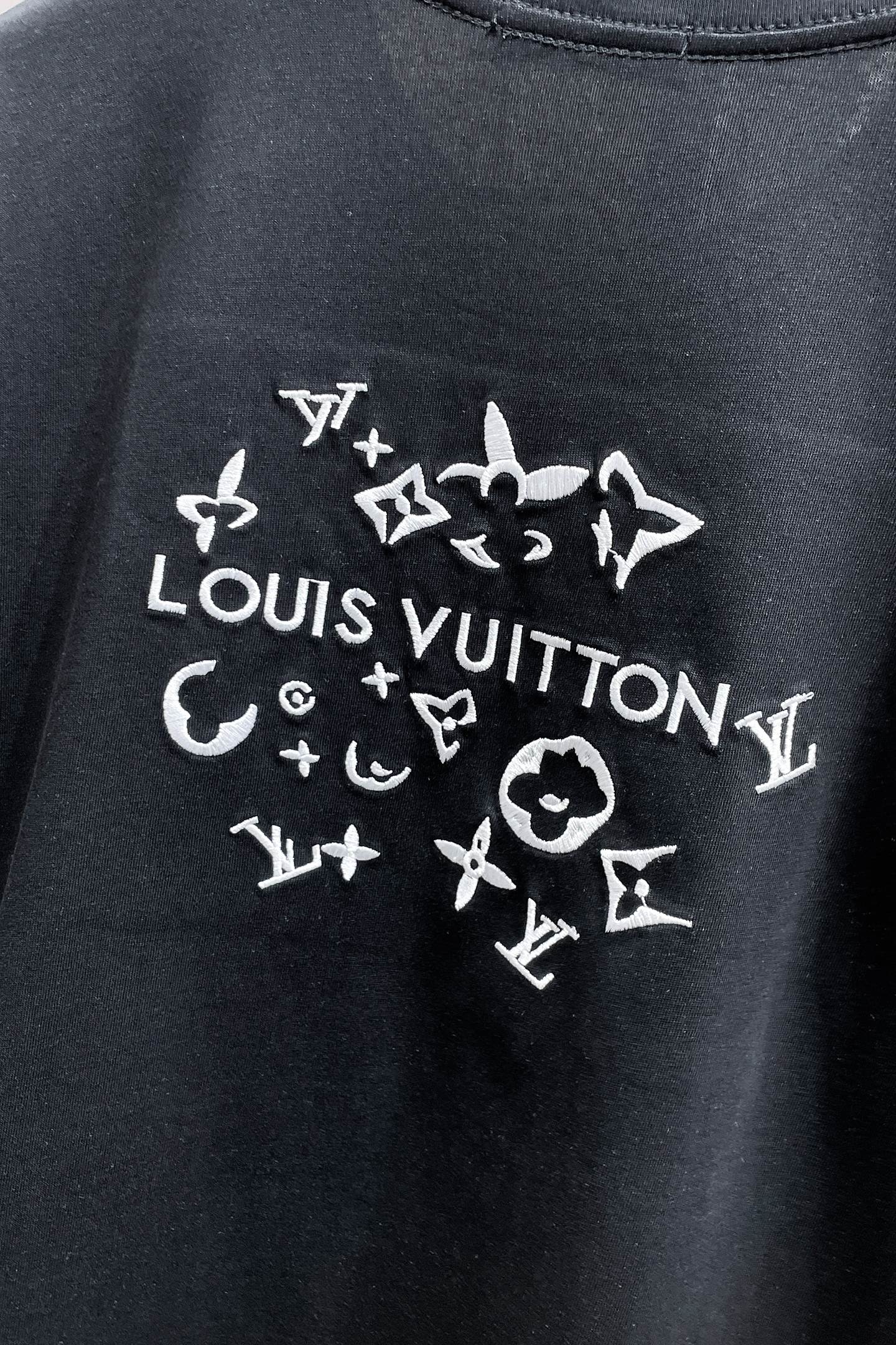 LV A貨 男款 字母刺繡短袖T恤 極簡百搭款| 9 LV A貨 男款 字母刺繡短袖T恤 極簡百搭款