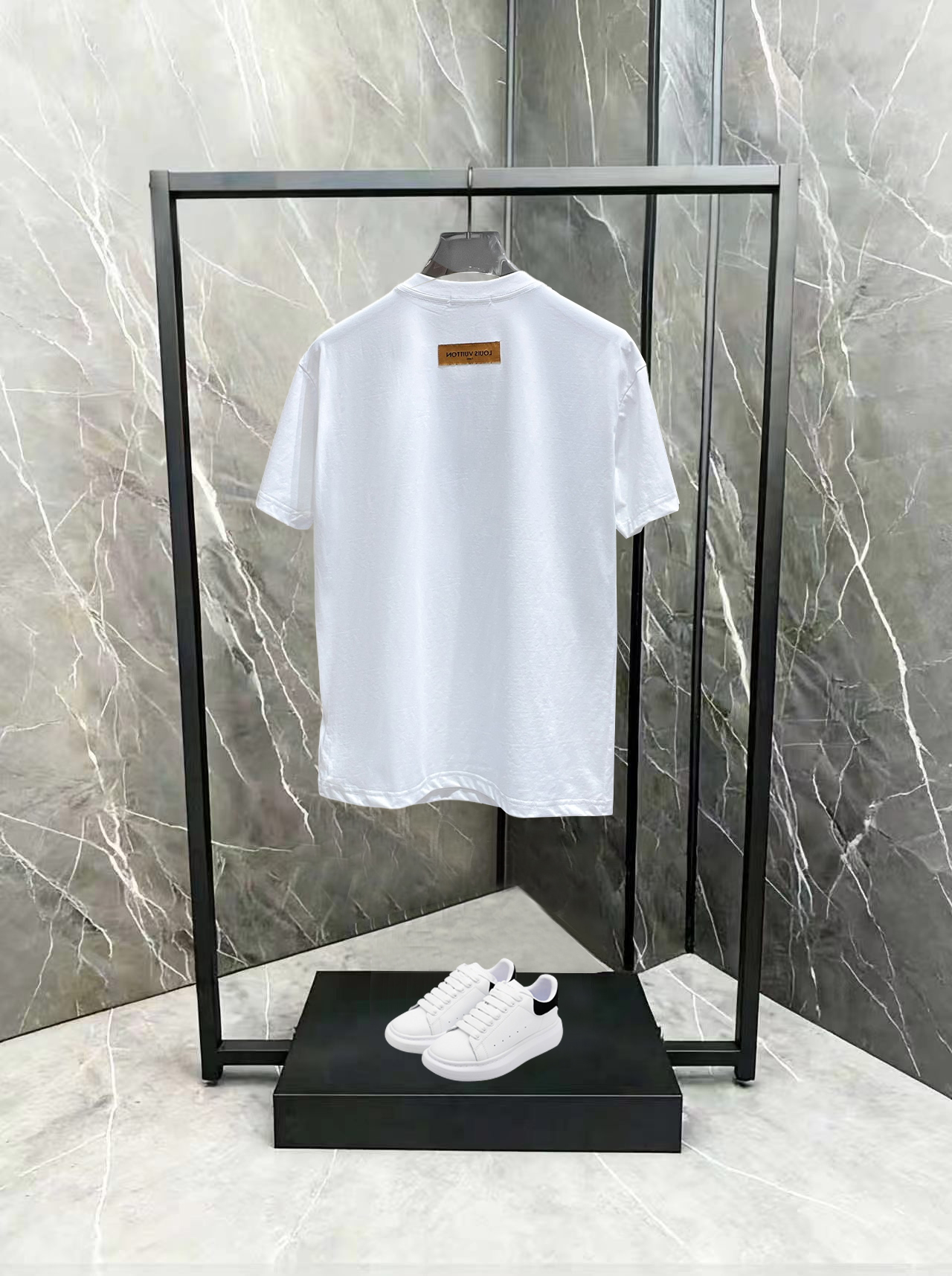 LV 高仿 男款 刺繡Logo短袖T恤 百搭簡約設計 休閒日常風| 14 LV 高仿 男款 刺繡Logo短袖T恤 百搭簡約設計 休閒日常風