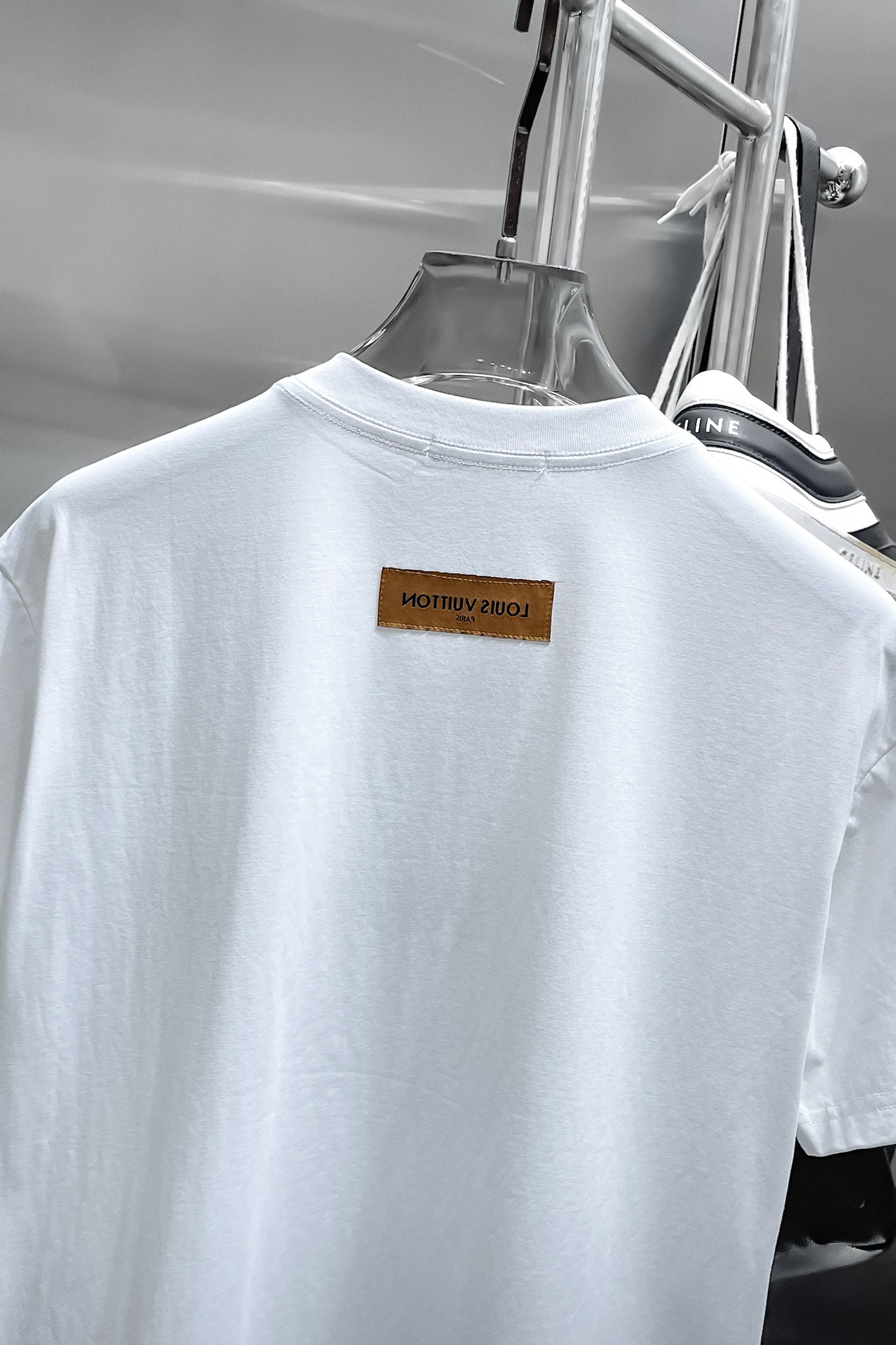 LV 高仿 男款 刺繡Logo短袖T恤 百搭簡約設計 休閒日常風| 12 LV 高仿 男款 刺繡Logo短袖T恤 百搭簡約設計 休閒日常風