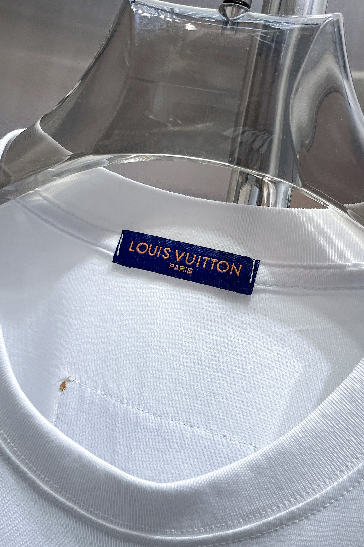 LV 高仿 男款 刺繡Logo短袖T恤 百搭簡約設計 休閒日常風| 7 LV 高仿 男款 刺繡Logo短袖T恤 百搭簡約設計 休閒日常風