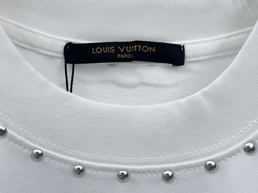 LV 高仿 男款 鑲鑽Logo短袖T恤 簡約高級百搭款| 12 LV 高仿 男款 鑲鑽Logo短袖T恤 簡約高級百搭款