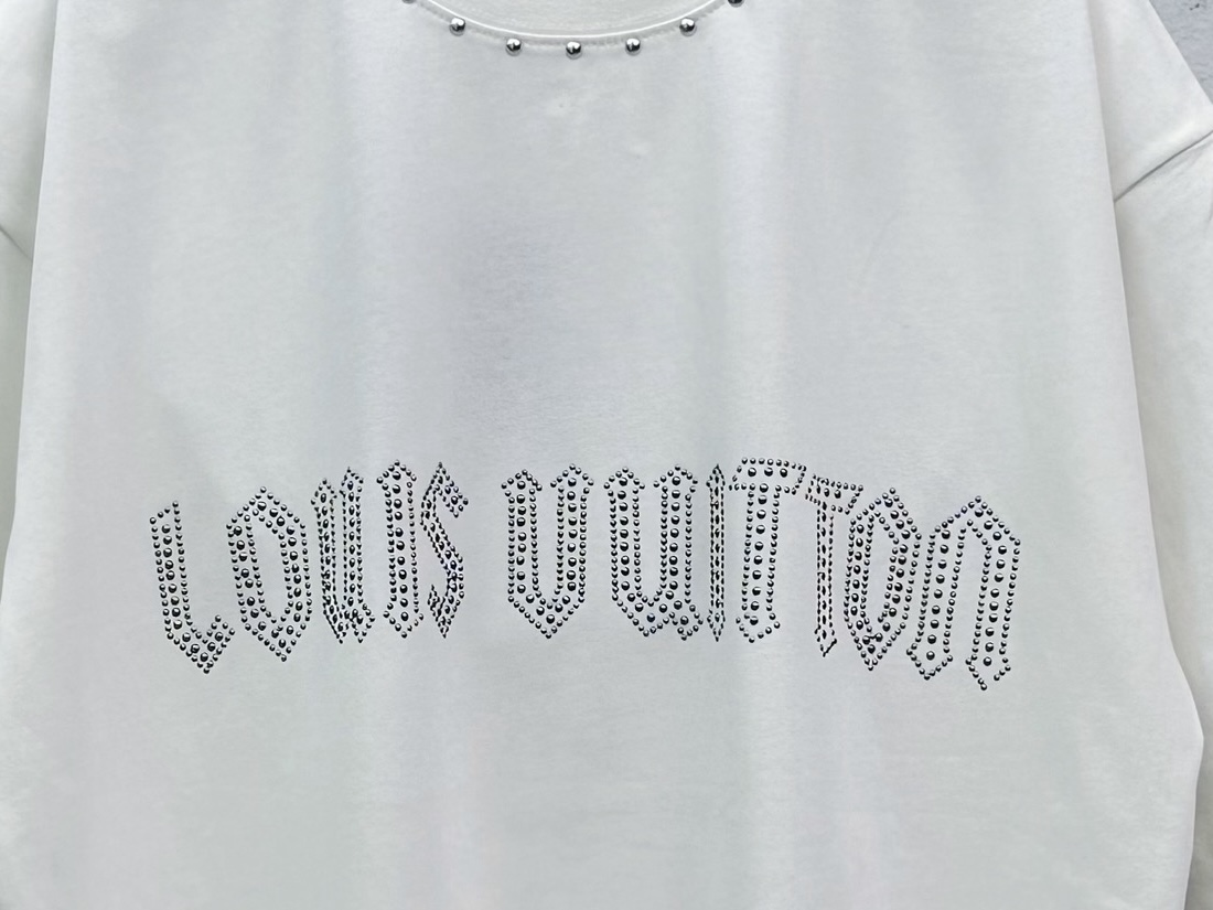 LV 高仿 男款 鑲鑽Logo短袖T恤 簡約高級百搭款| 11 LV 高仿 男款 鑲鑽Logo短袖T恤 簡約高級百搭款