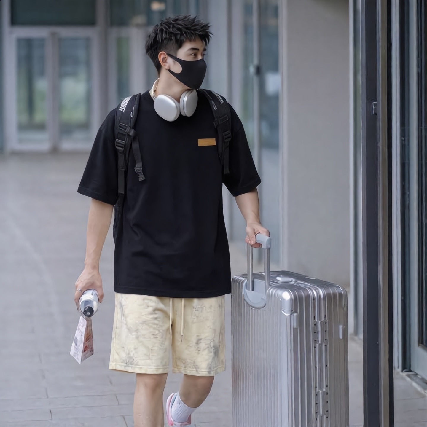 LV A貨 男款 極簡金標短袖T恤 高級感低調百搭款| 13 LV A貨 男款 極簡金標短袖T恤 高級感低調百搭款
