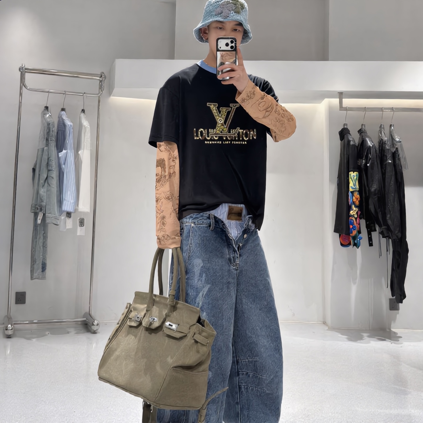 LV 高仿 男款 金色Logo印花短袖T恤 高級質感百搭款| 12 LV 高仿 男款 金色Logo印花短袖T恤 高級質感百搭款