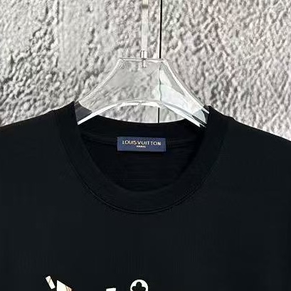 LV 高仿 男款 碎花字母印花短袖T恤 百搭潮流款| 10 LV 高仿 男款 碎花字母印花短袖T恤 百搭潮流款