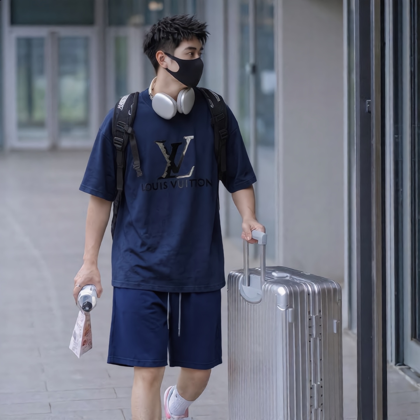 LV 一比一 男款 經典LOGO壓印短袖T恤 簡約百搭款