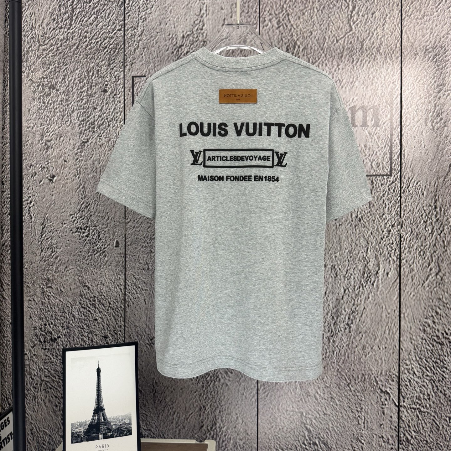 LV 高仿 男款 小字母刺繡短袖T恤 簡約質感款| 14 LV 高仿 男款 小字母刺繡短袖T恤 簡約質感款