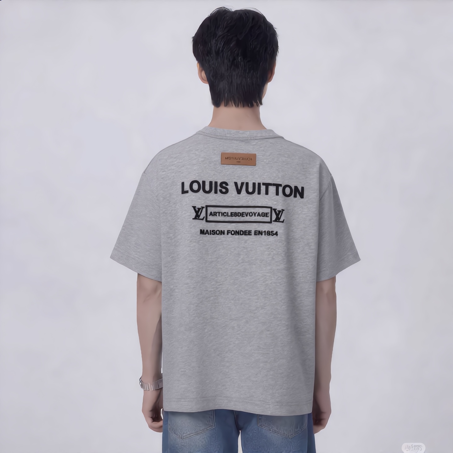 LV 高仿 男款 小字母刺繡短袖T恤 簡約質感款| 12 LV 高仿 男款 小字母刺繡短袖T恤 簡約質感款