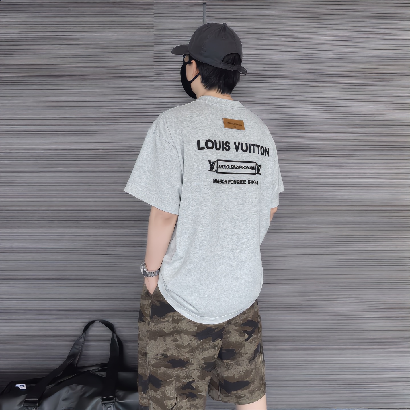 LV 高仿 男款 小字母刺繡短袖T恤 簡約質感款| 11 LV 高仿 男款 小字母刺繡短袖T恤 簡約質感款
