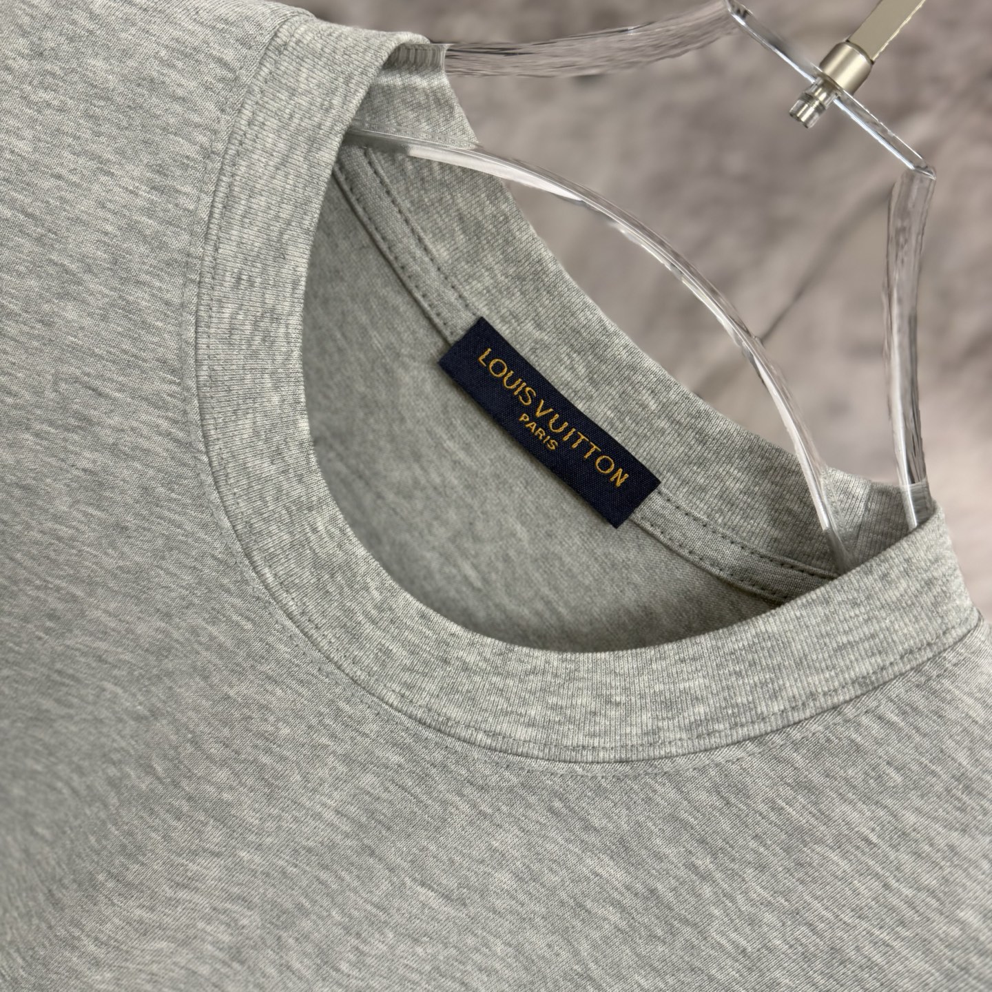 LV 高仿 男款 小字母刺繡短袖T恤 簡約質感款| 10 LV 高仿 男款 小字母刺繡短袖T恤 簡約質感款