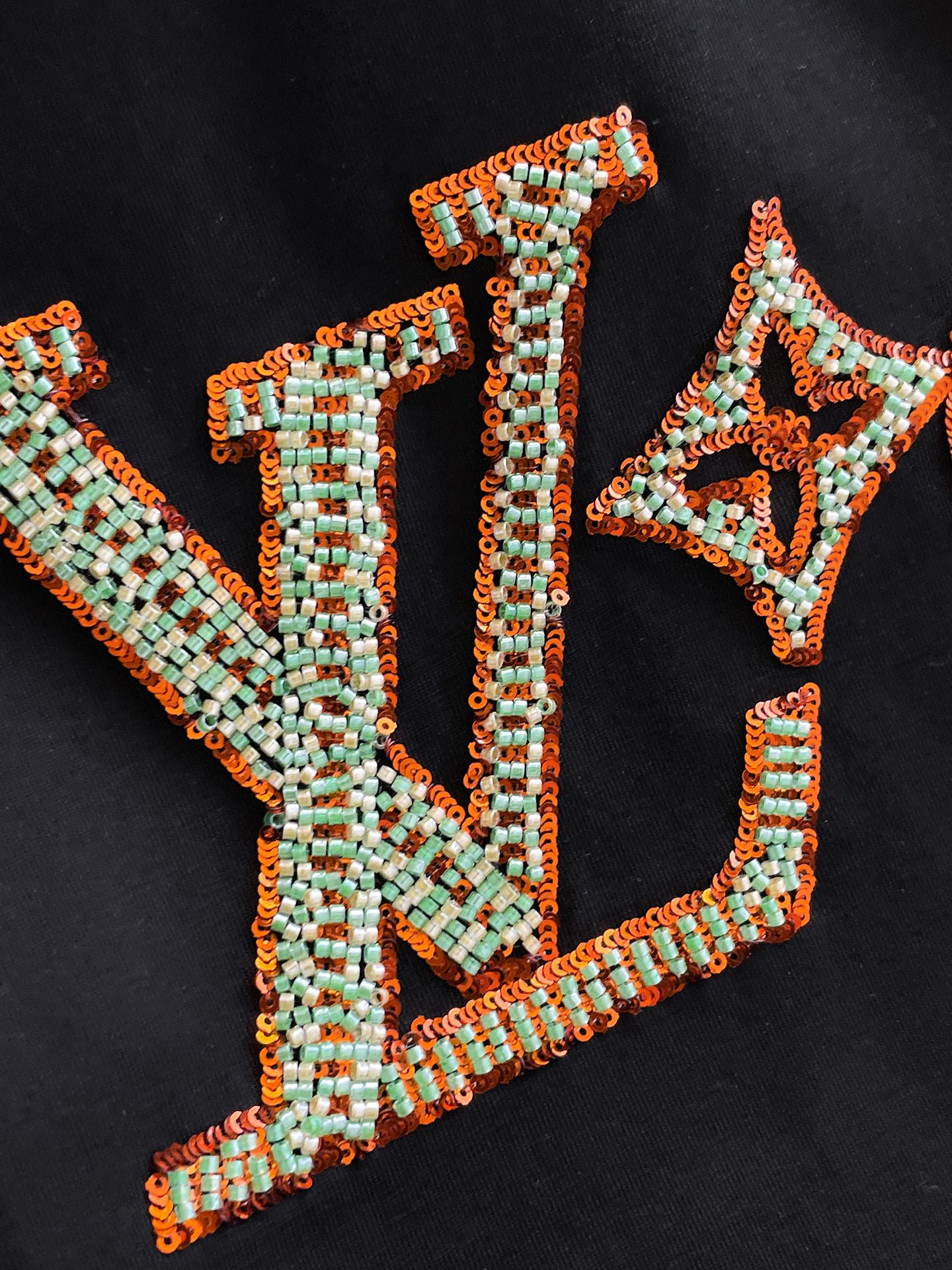 A貨LV刺繡字母短袖T恤 男士時尚休閒款