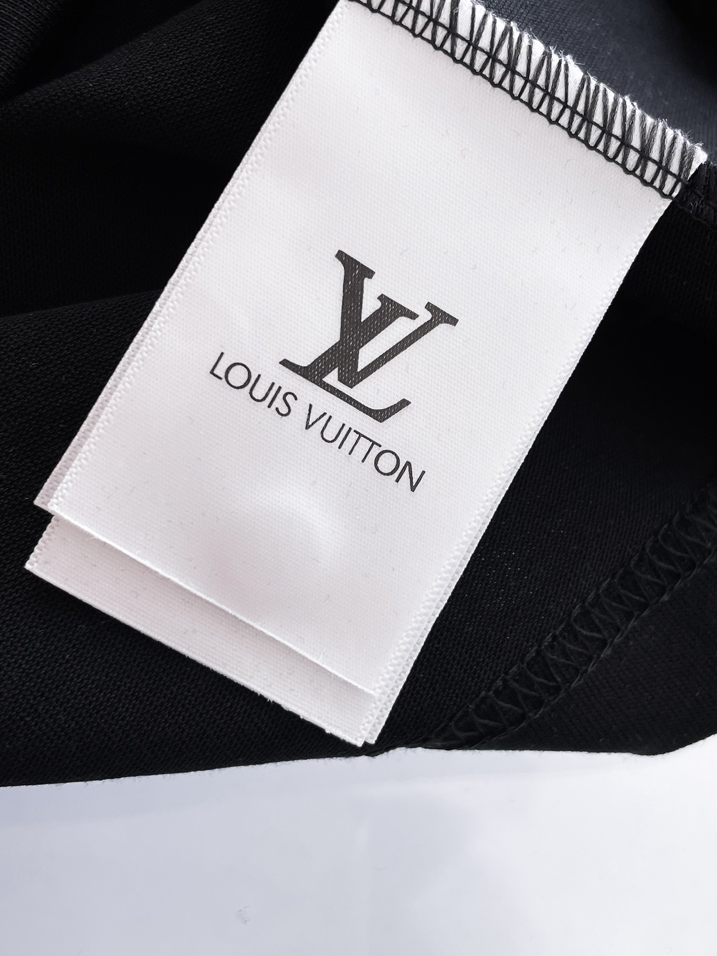 LV短袖T恤男 Lvovers小logo刺繡 黑色款