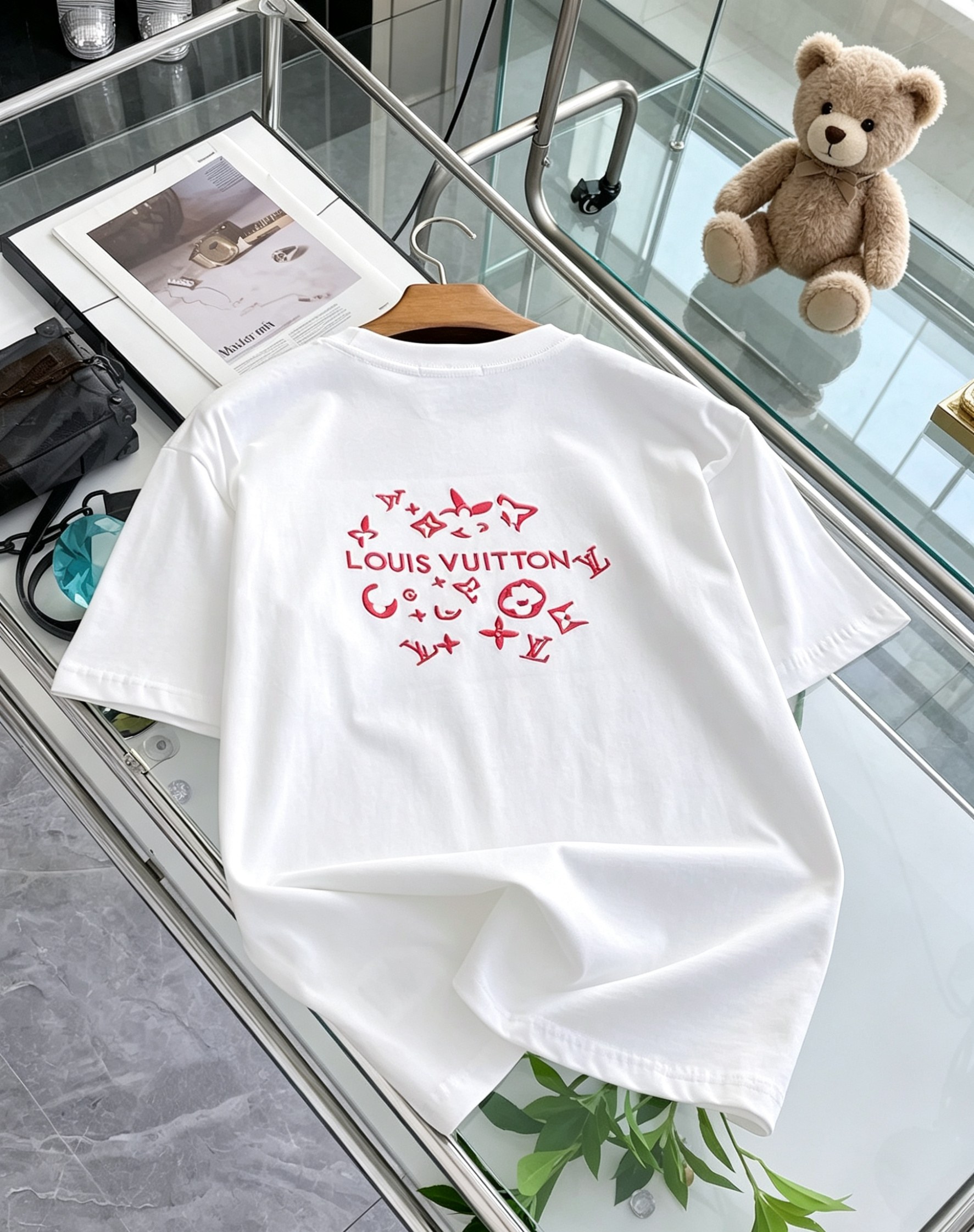 LV短袖T恤男 白色Lvovers紅色刺繡款