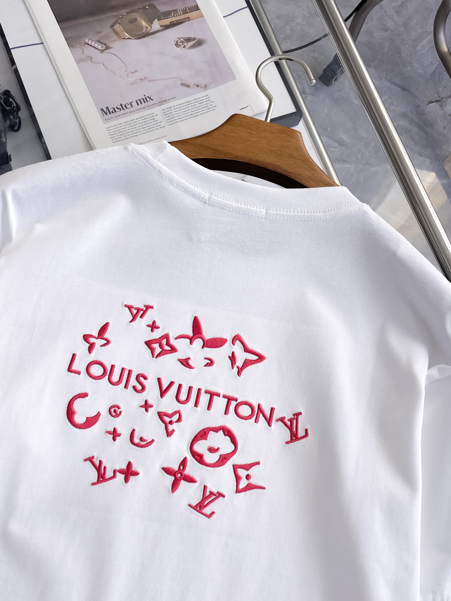 LV短袖T恤男 白色Lvovers紅色刺繡款