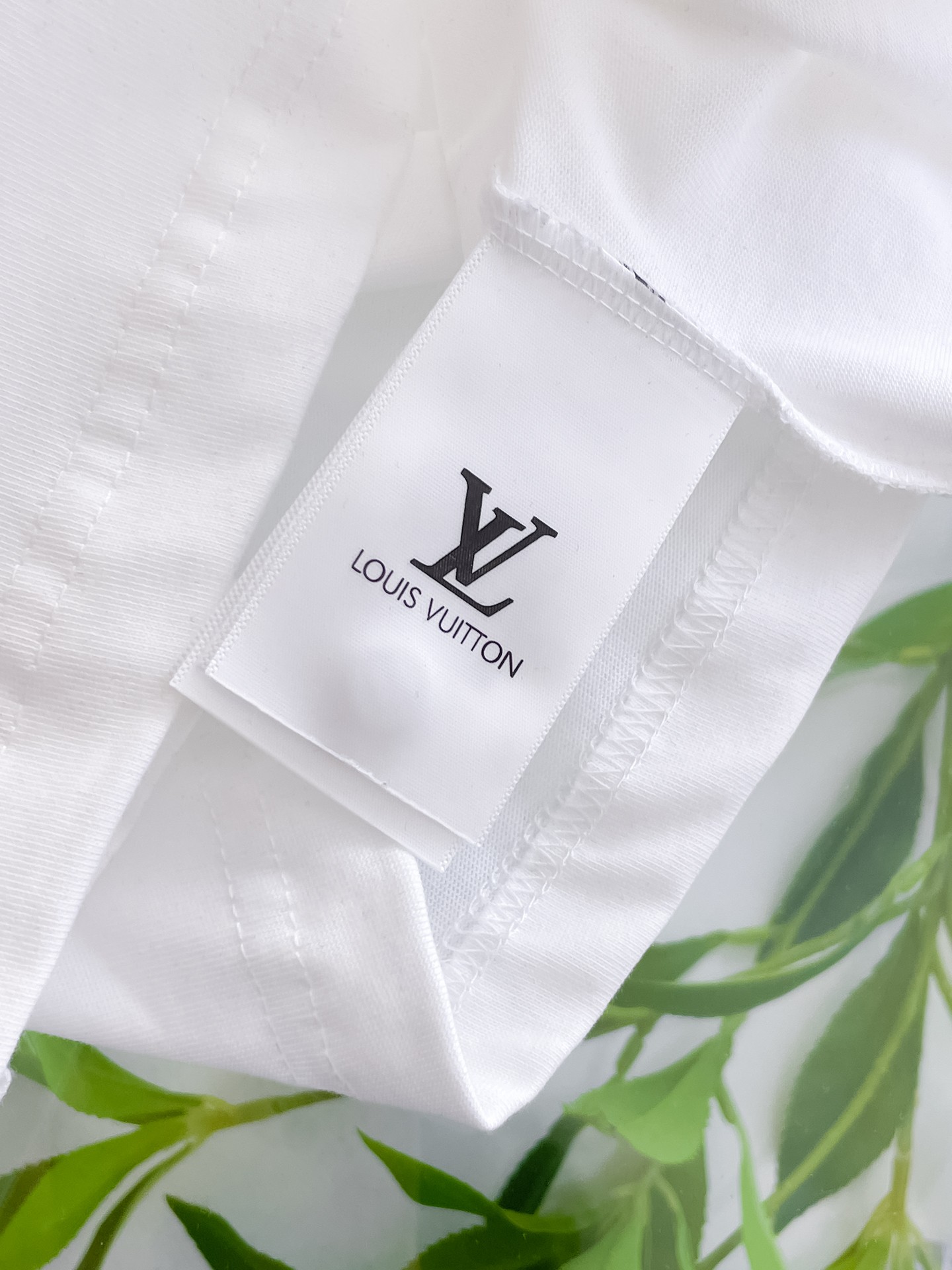 LV短袖T恤男 白色Lvovers紅色刺繡款