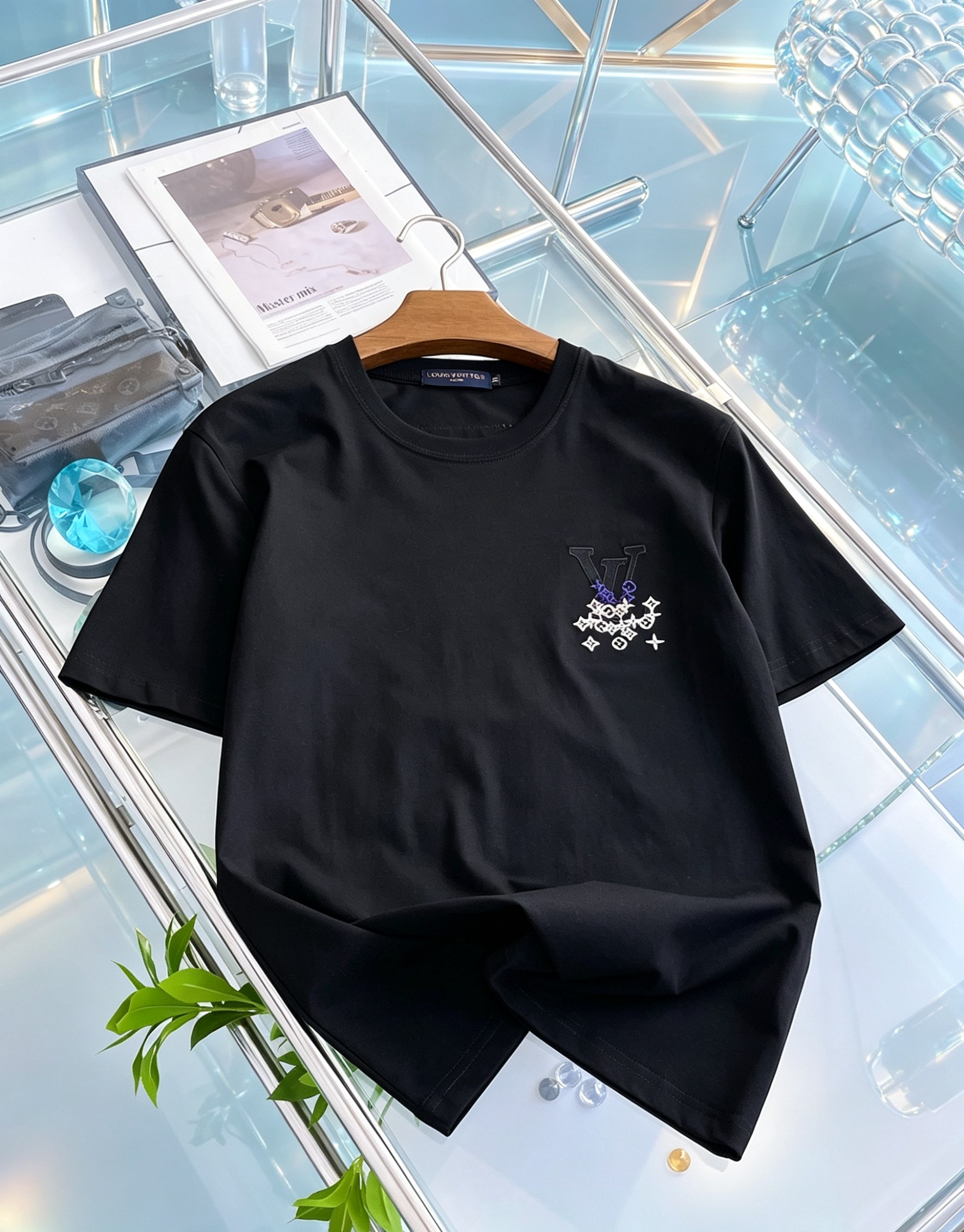 LV一比一男女同款短袖T恤簡約刺繡設計百搭舒適休閒款| 3 LV一比一男女同款短袖T恤簡約刺繡設計百搭舒適休閒款