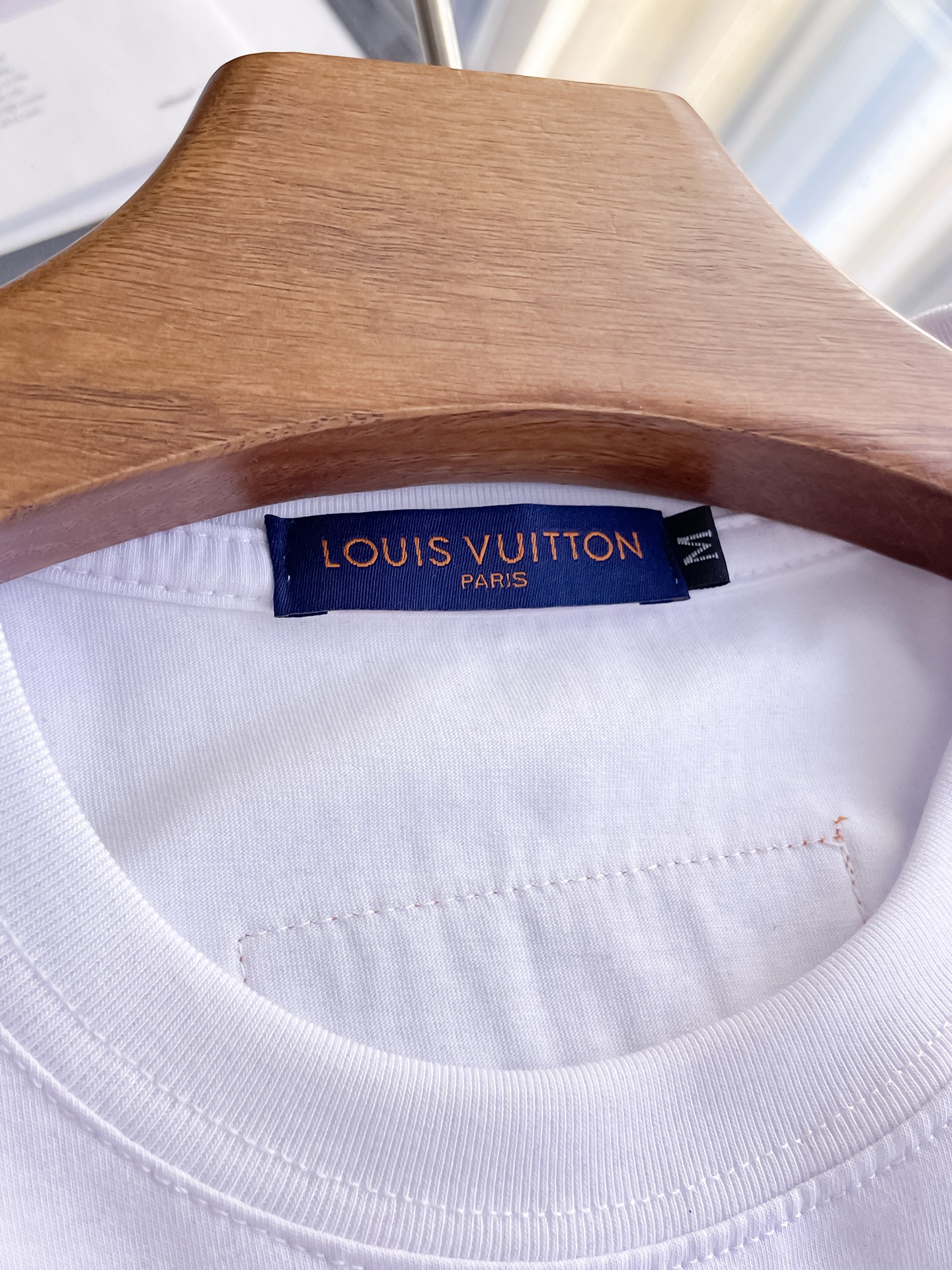 LV A貨男士短袖T恤簡約LOGO設計舒適百搭休閒上衣| 16 LV A貨男士短袖T恤簡約LOGO設計舒適百搭休閒上衣