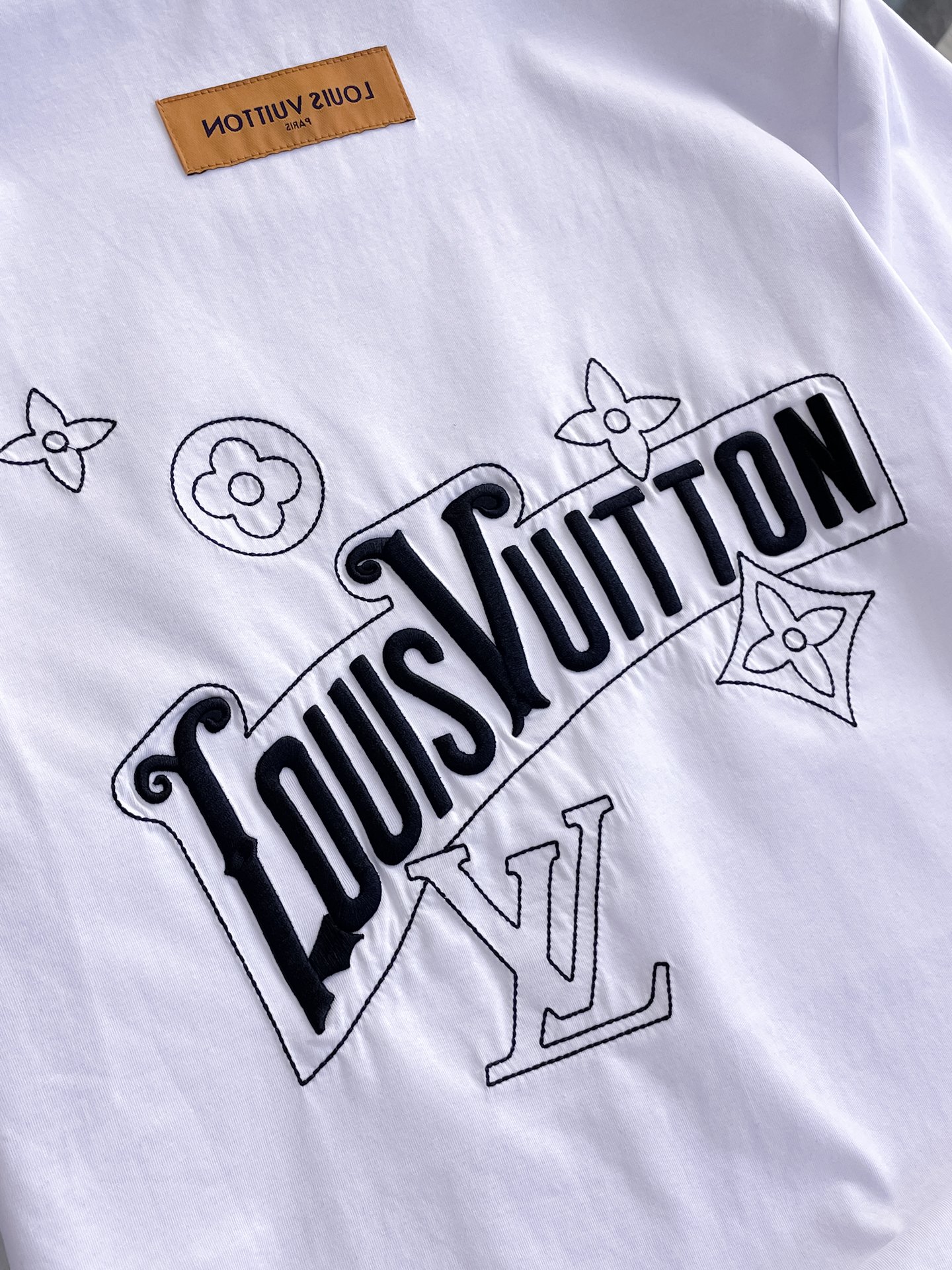 LV A貨男士短袖T恤簡約LOGO設計舒適百搭休閒上衣| 8 LV A貨男士短袖T恤簡約LOGO設計舒適百搭休閒上衣