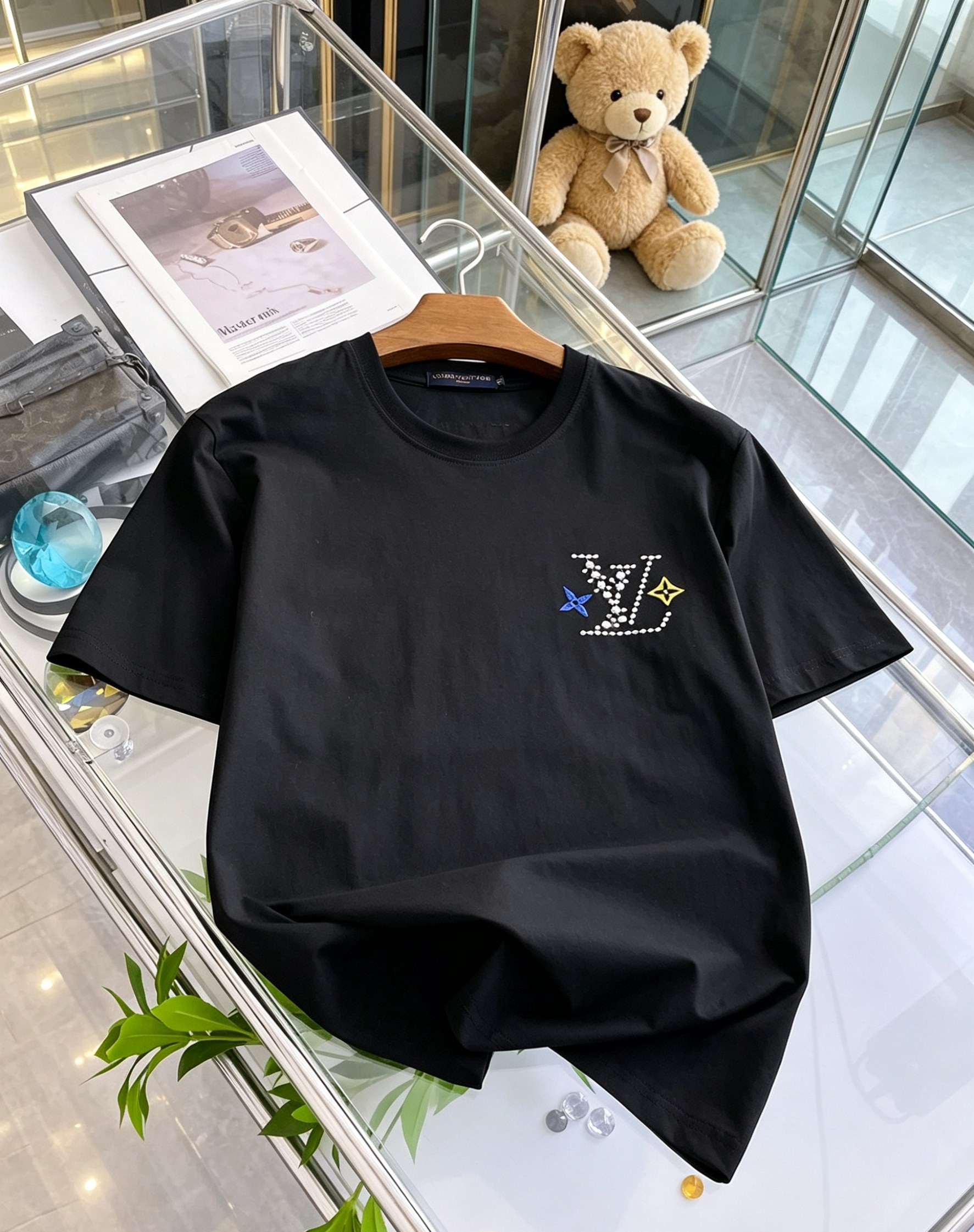 LV高仿男女款短袖T恤彩色LOGO刺繡設計時尚百搭休閒上衣| 3 LV高仿男女款短袖T恤彩色LOGO刺繡設計時尚百搭休閒上衣