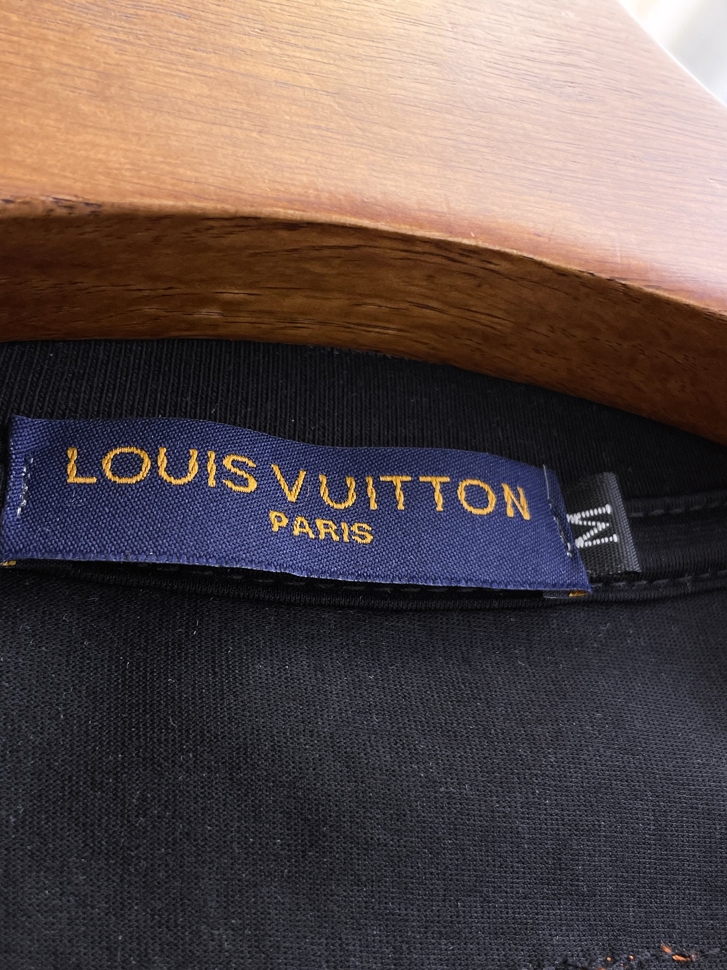 LV高仿男女款短袖T恤彩色LOGO刺繡設計時尚百搭休閒上衣| 15 LV高仿男女款短袖T恤彩色LOGO刺繡設計時尚百搭休閒上衣