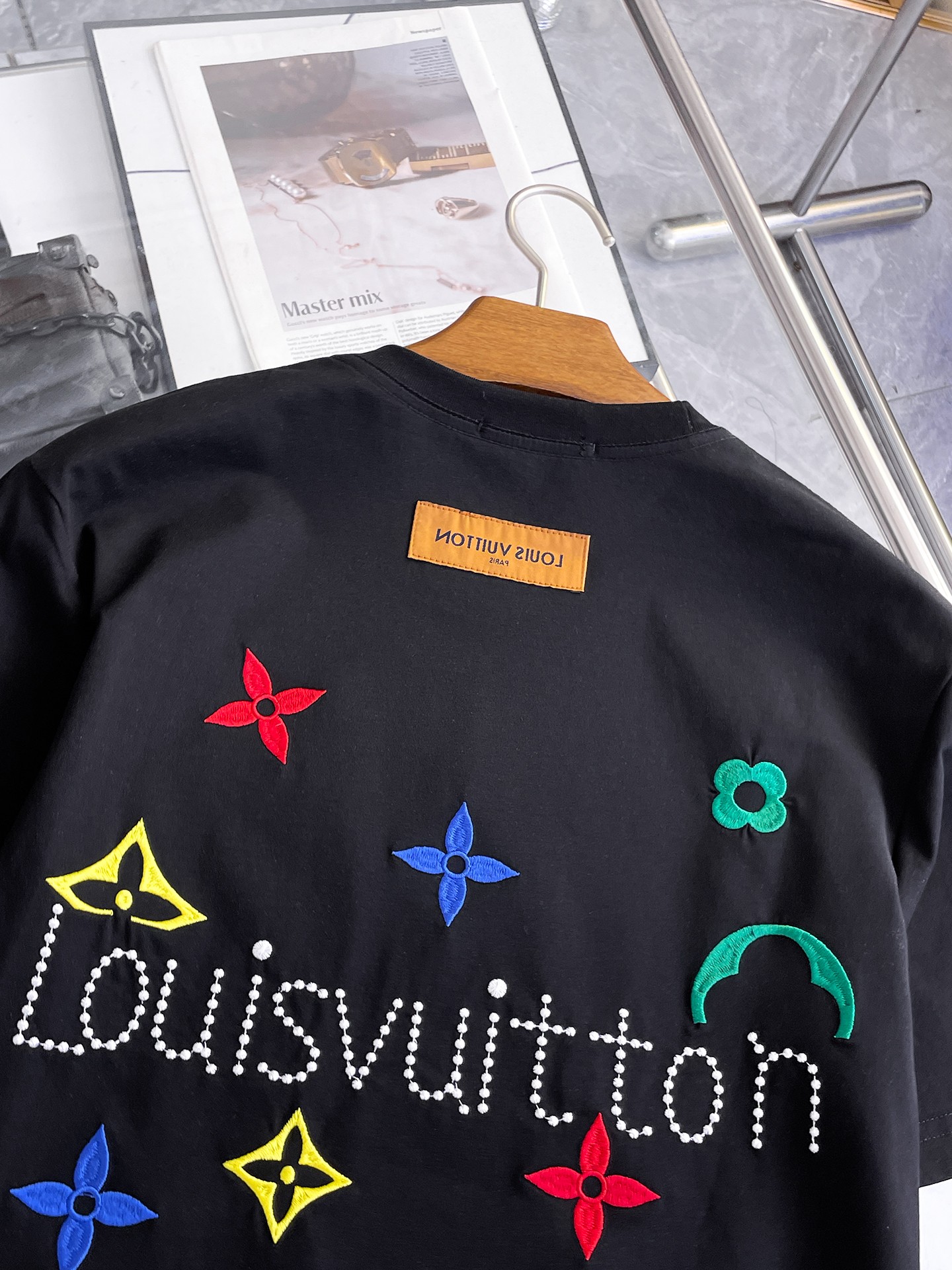 LV高仿男女款短袖T恤彩色LOGO刺繡設計時尚百搭休閒上衣| 11 LV高仿男女款短袖T恤彩色LOGO刺繡設計時尚百搭休閒上衣