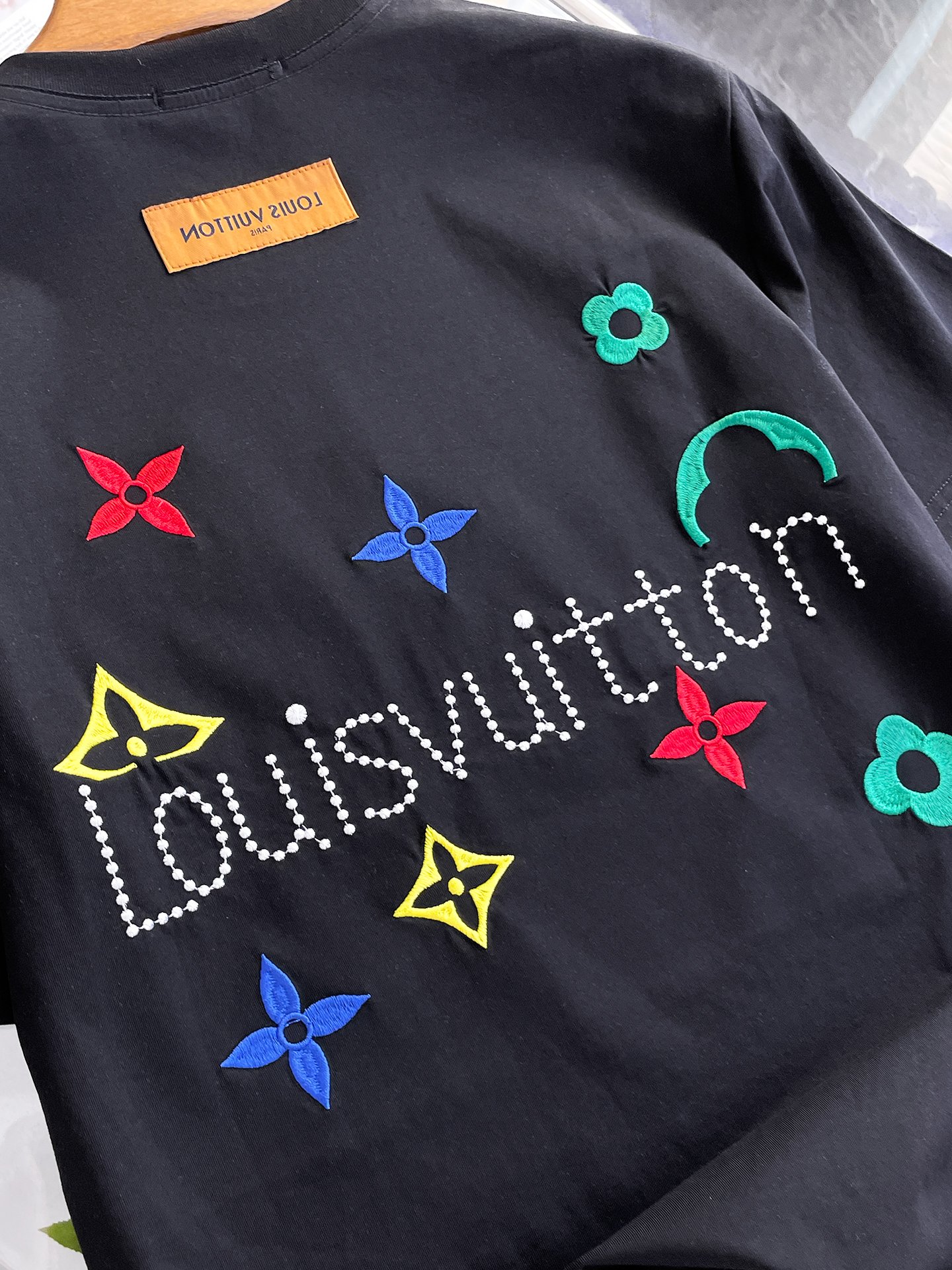 LV高仿男女款短袖T恤彩色LOGO刺繡設計時尚百搭休閒上衣| 10 LV高仿男女款短袖T恤彩色LOGO刺繡設計時尚百搭休閒上衣