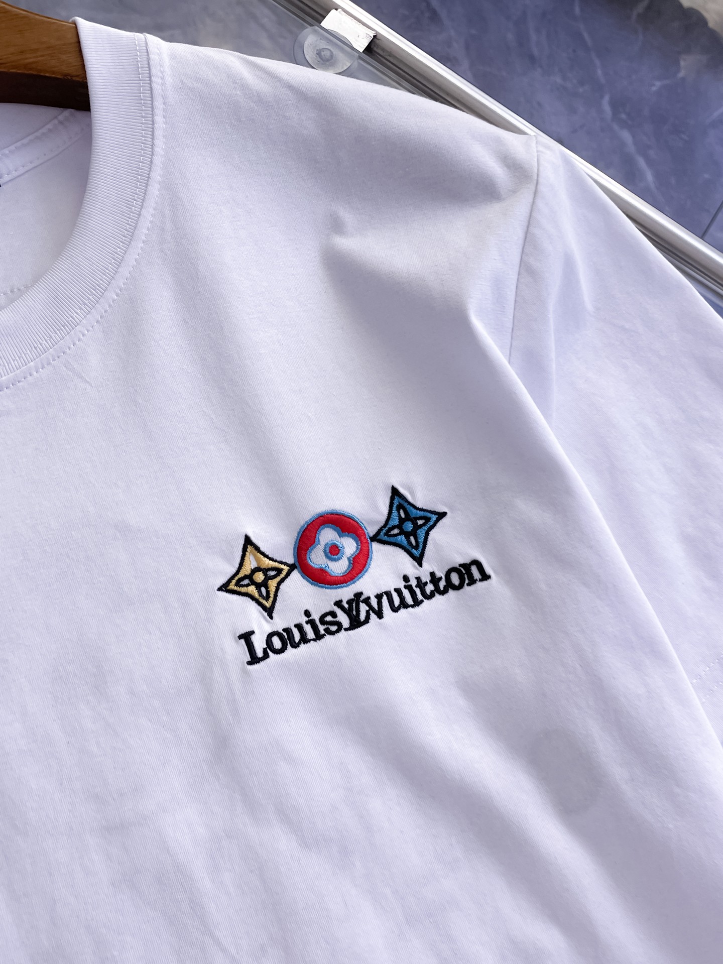 LV高仿男女短袖T恤簡約刺繡LOGO設計百搭舒適休閒上衣