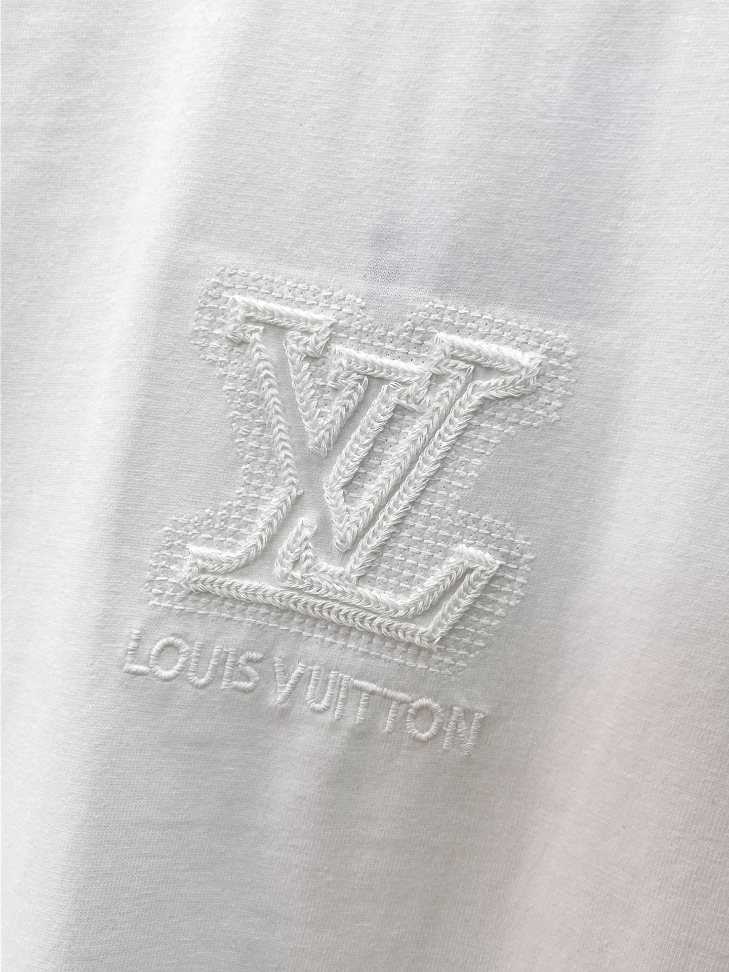 LV路易威登原單短袖T恤 白色立體壓紋LOGO簡約百搭男士上衣