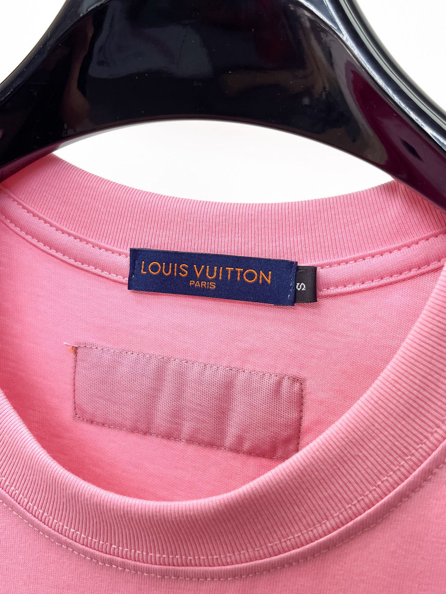 LV路易威登精品仿製短袖T恤 粉色刺繡LOGO清新百搭男士上衣